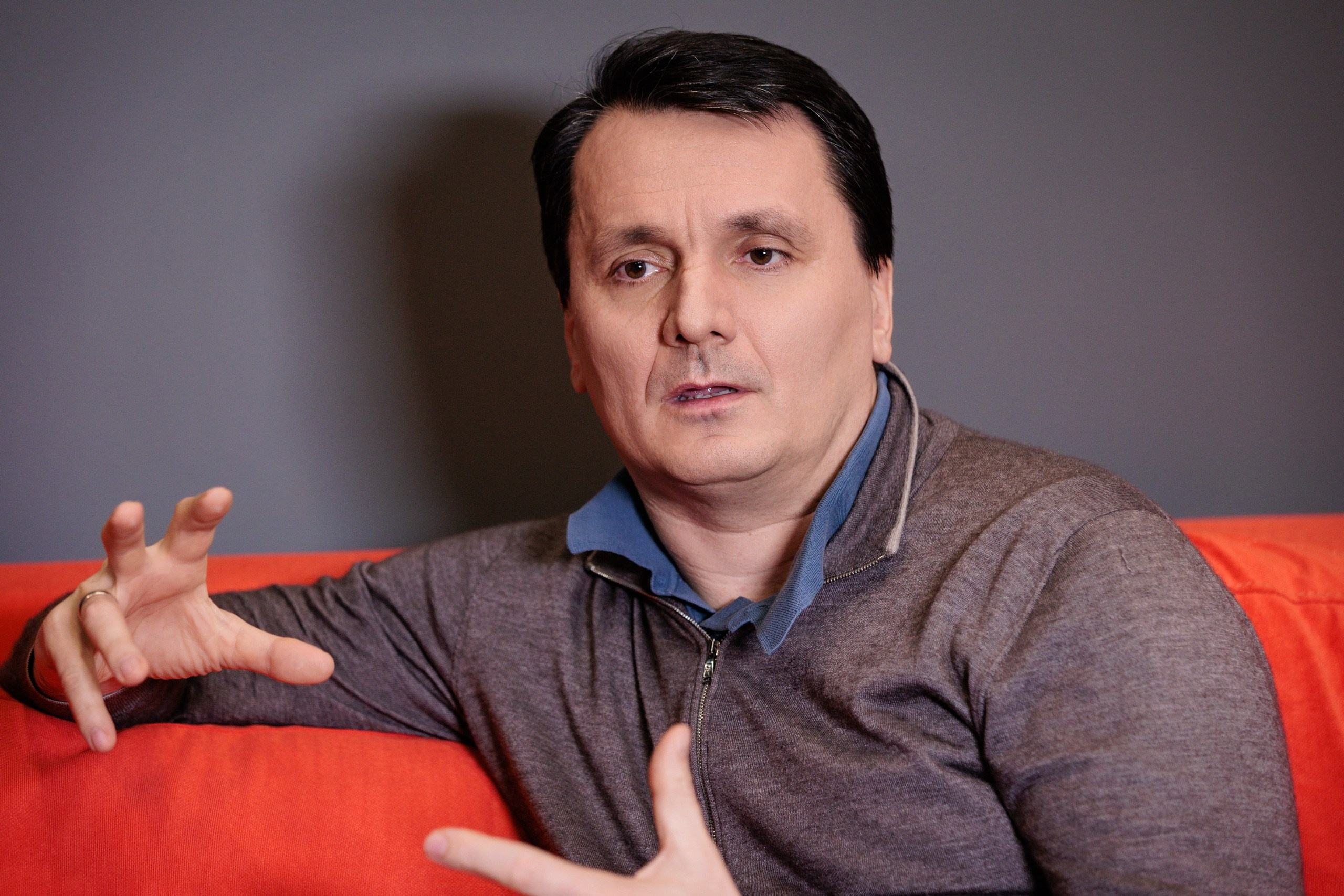 Съемка интеревью с директором. Контент для бизнеса в Екатеринбурге Полдень Медиа