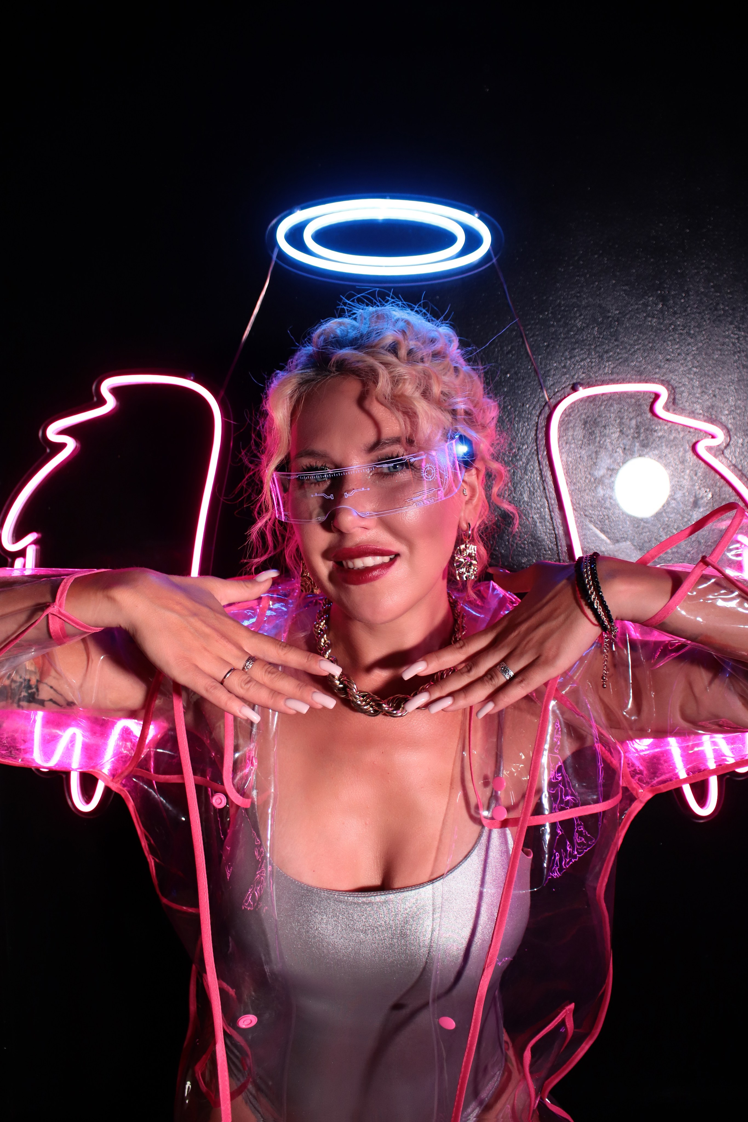 В неоновом свете. Фотограф Химки Анна Татарских