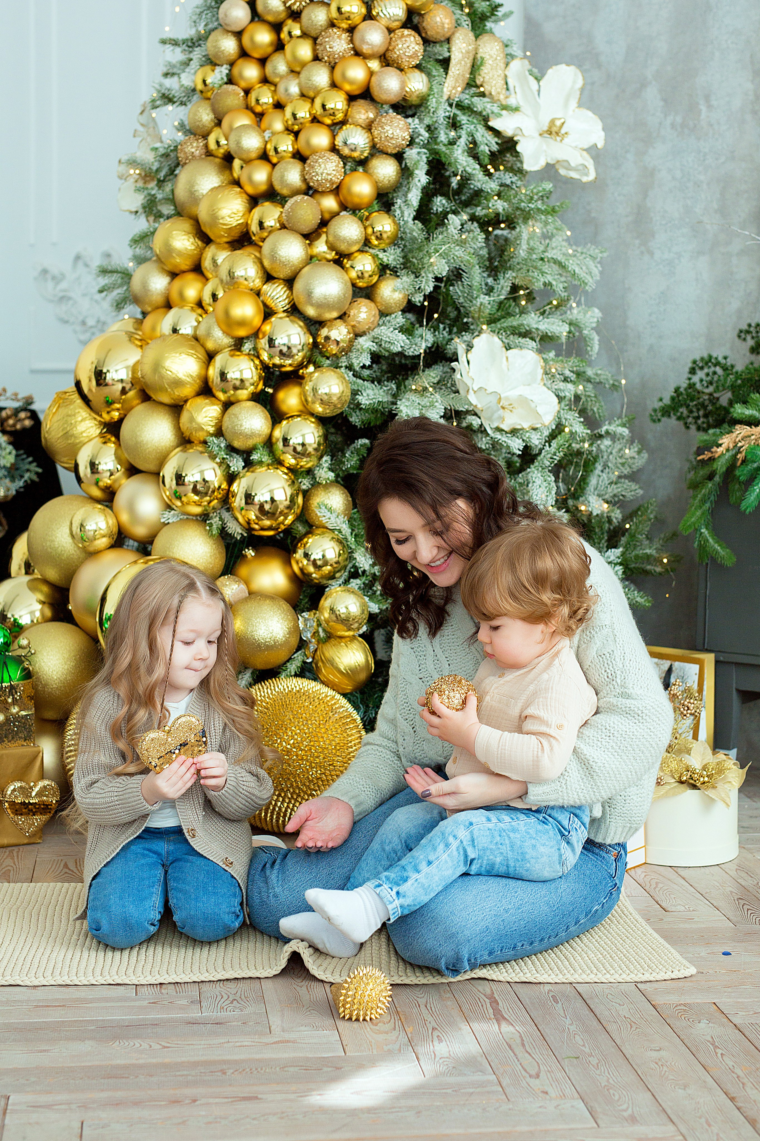 Ольга с детками в новый год. Людмила Далидович топовый семейный фотограф Находка/Владивосток