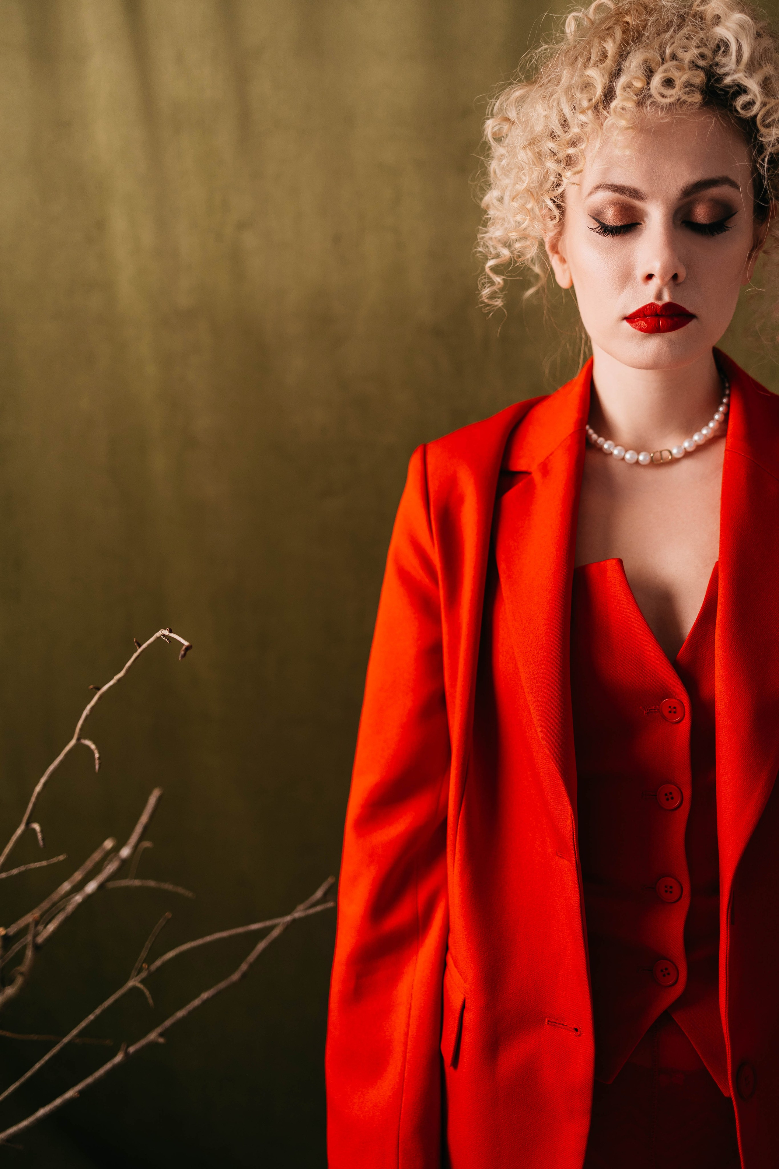 Ира в красном. Фотостудия Cute_photostudio в Твери. Фотограф в Твери Лагодная Яна