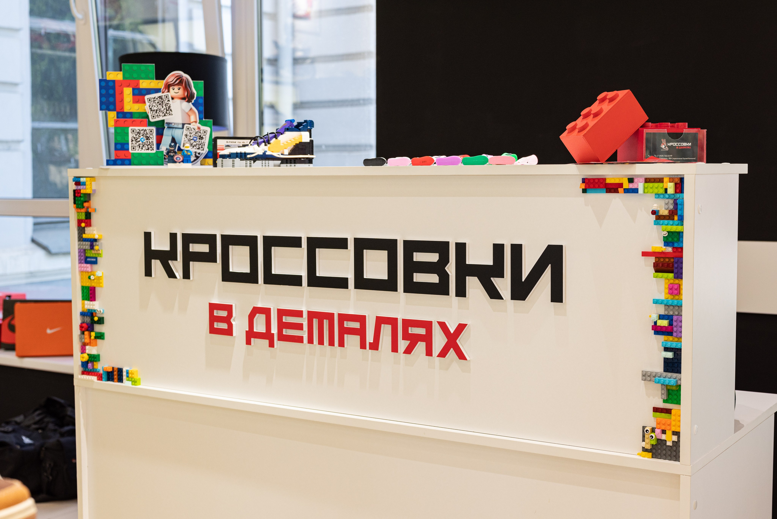 Интерьер. Магазин кроссовок. Предметный фотограф, фото для маркетплейсов Пятигорск, КМВ