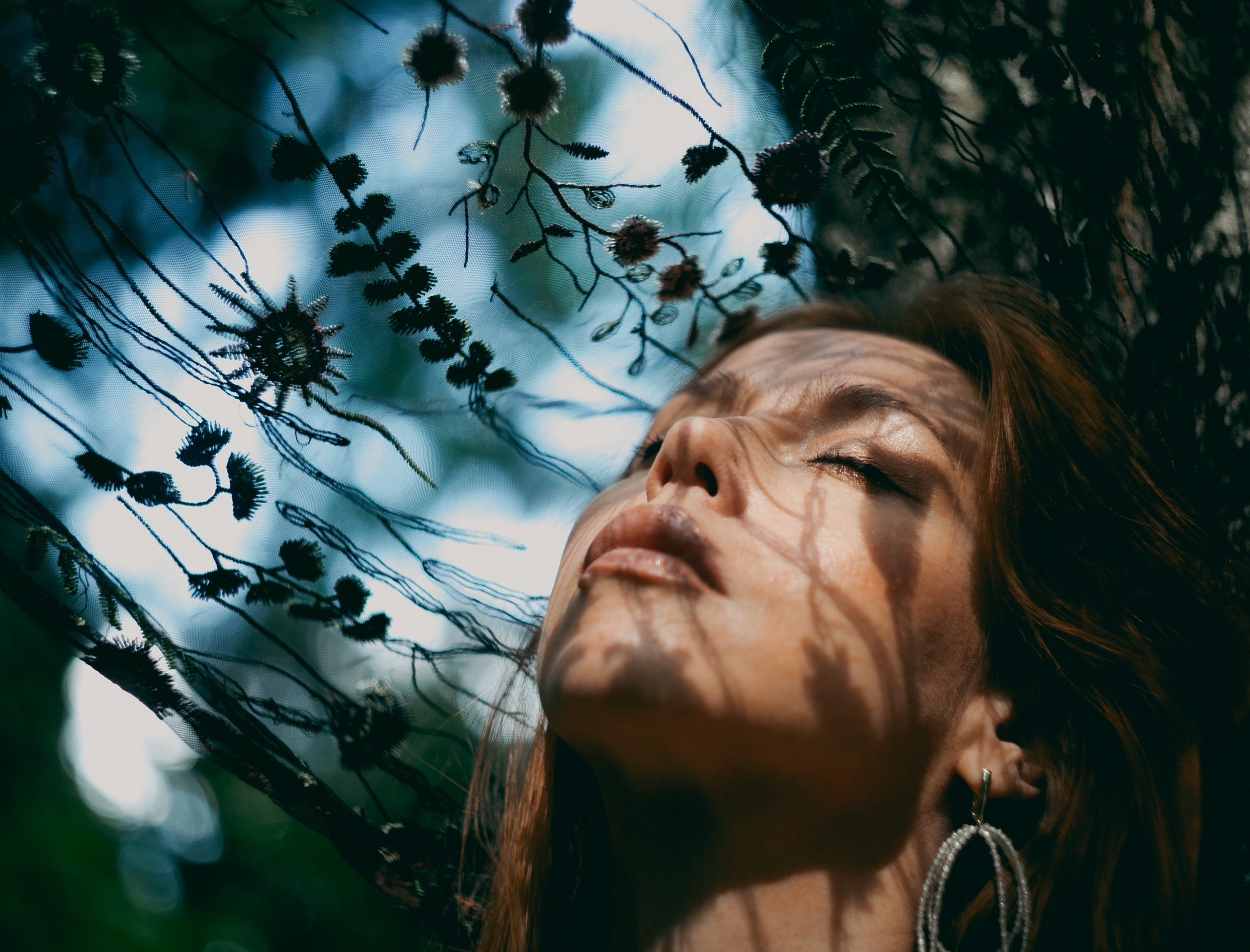 Женя Жук, фото в лесу