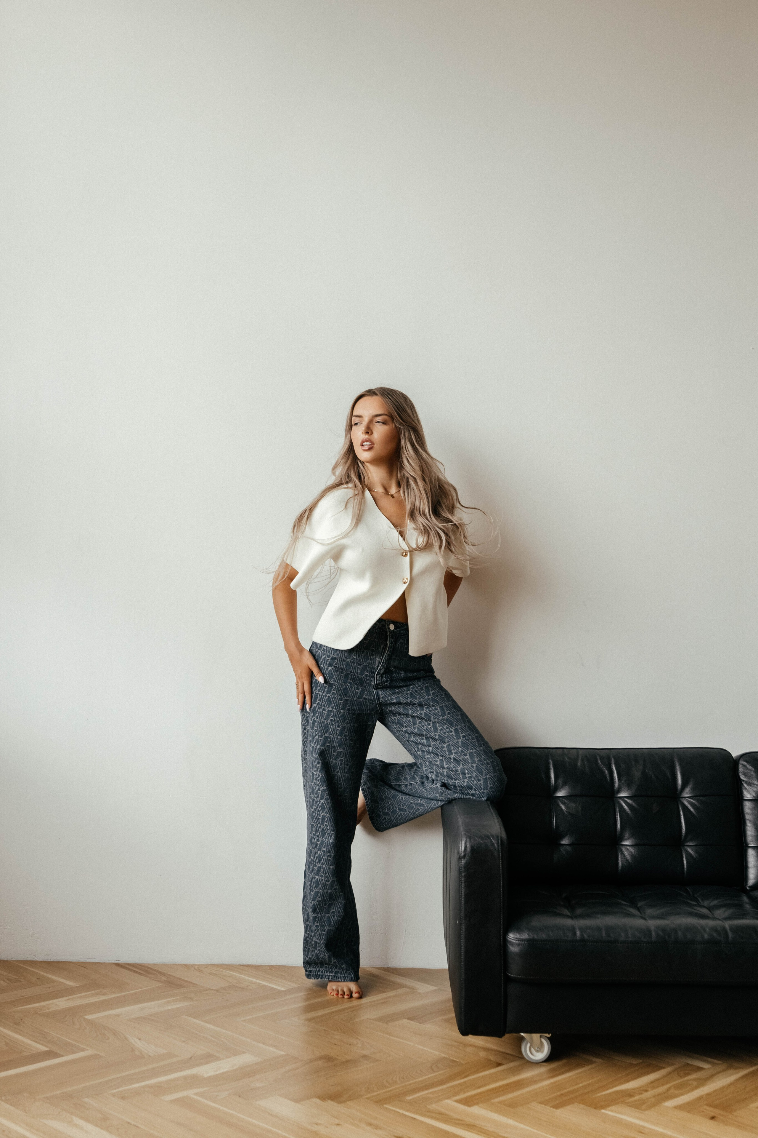 Катя. Минимализм в студии. Фотограф Ксения Третьякова, Санкт-Петербург