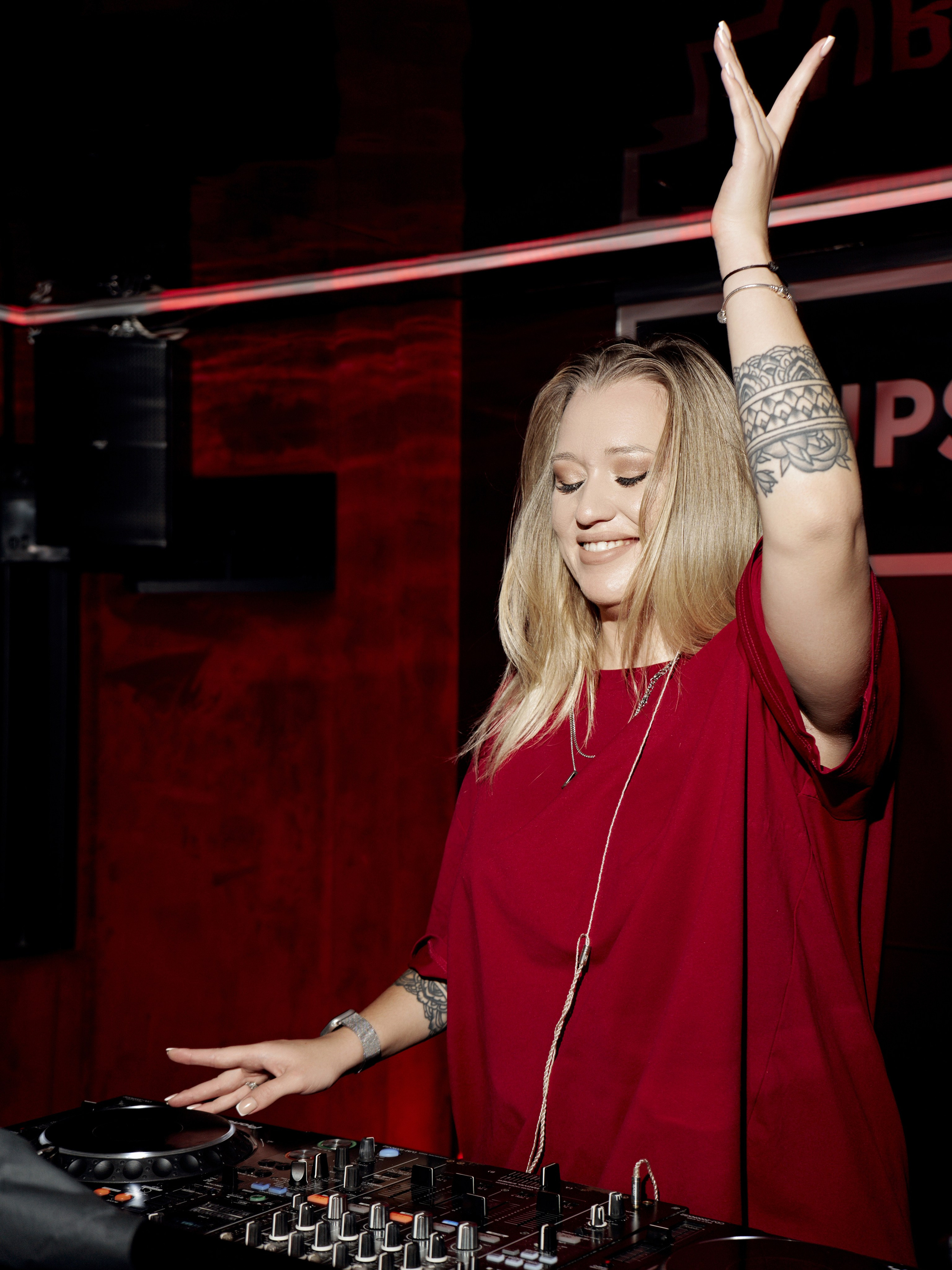 CLUB. NOIZOMAX Художественный фотограф в Дубай