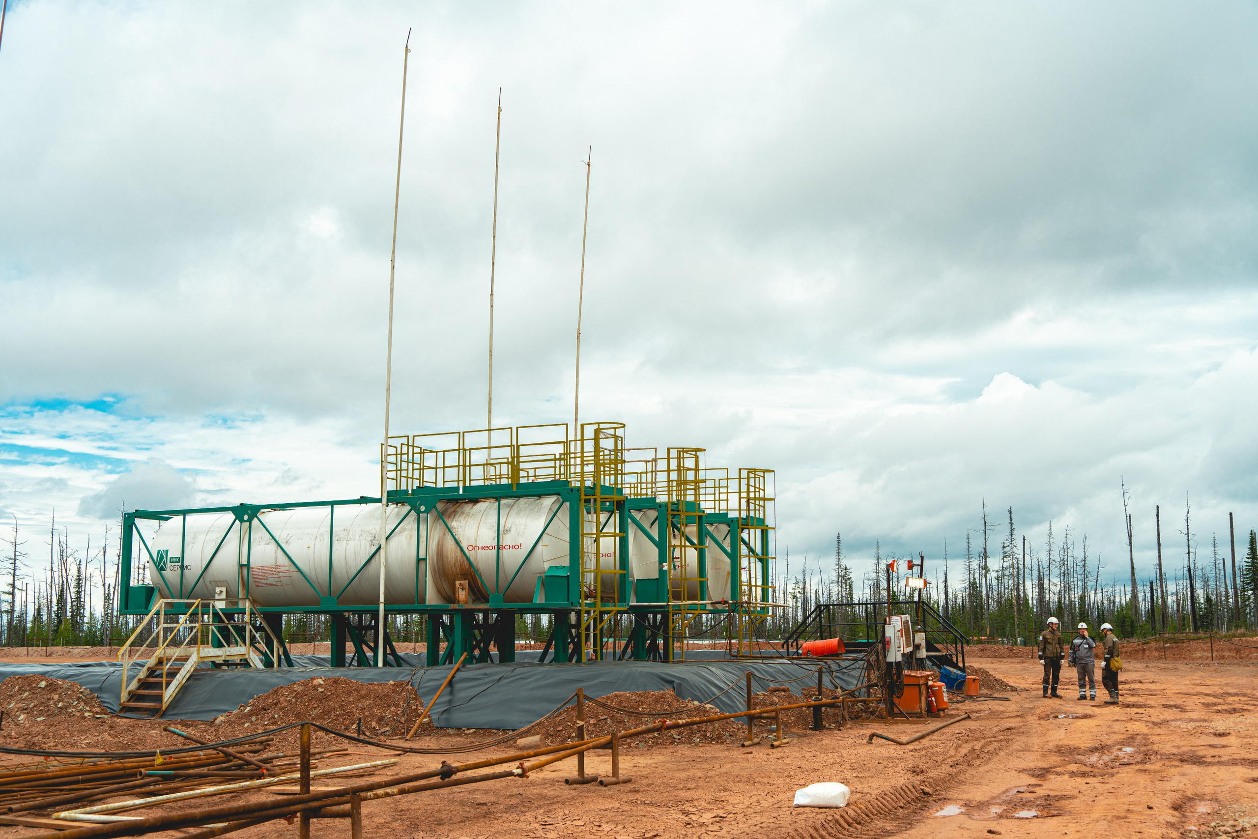 Репортажная (документальная) фотография. Занимаюсь профессиональной фотографией и живу рядом с Байкалом. Работаю в разных жанрах