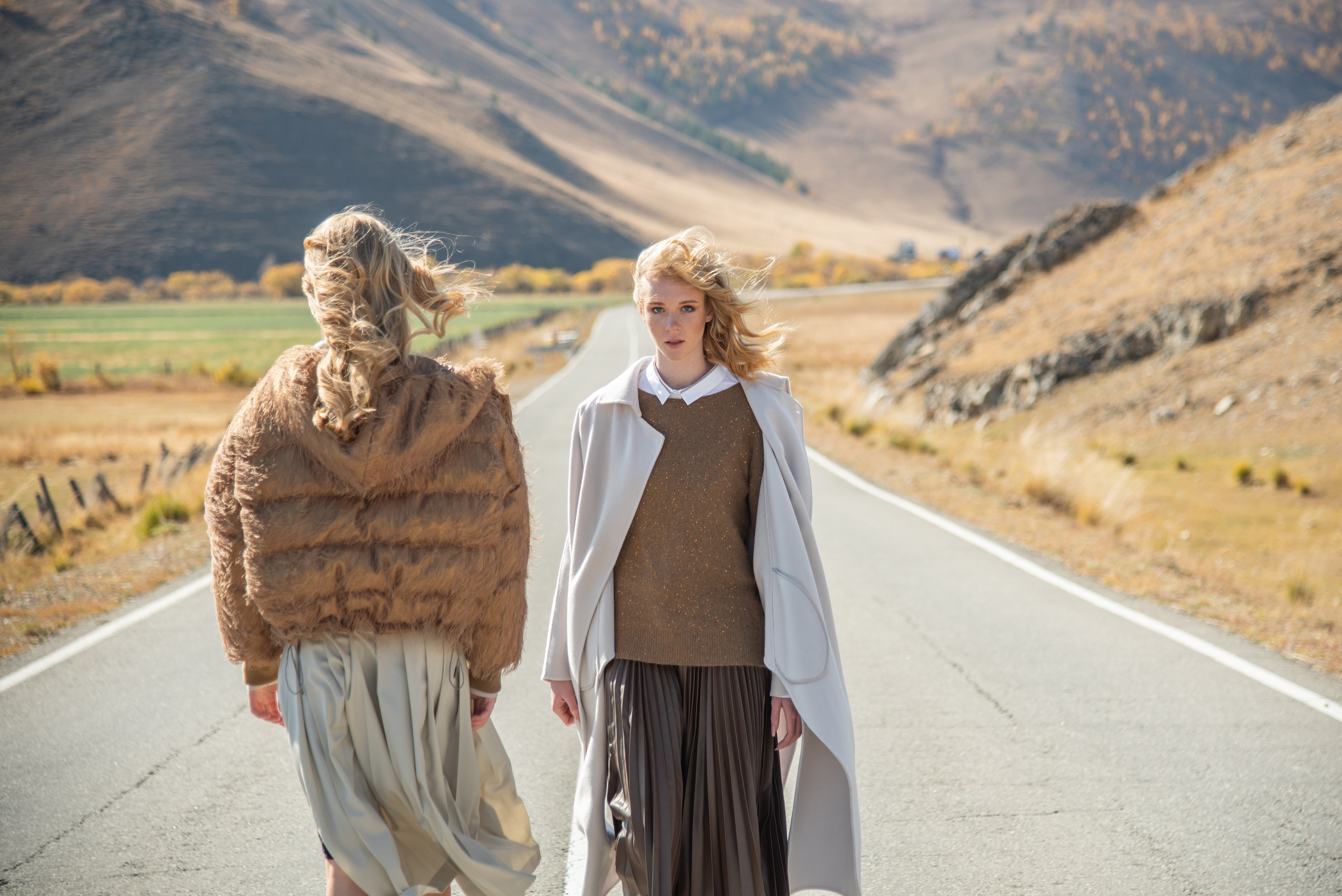 Съёмка одежды на Ольхоне. Занимаюсь профессиональной фотографией и живу рядом с Байкалом. Работаю в разных жанрах