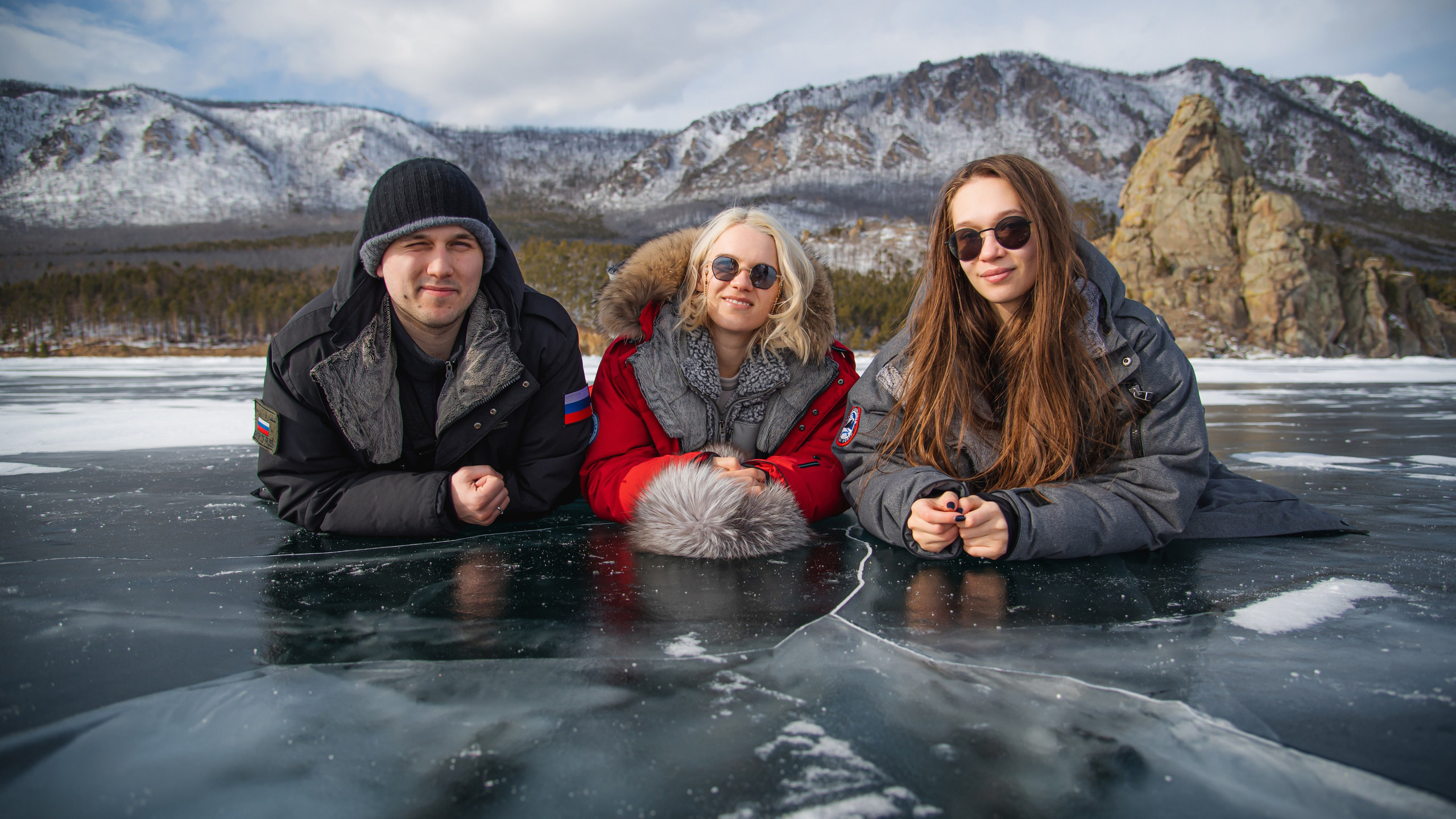 Большое Голоустное. Байкал. Занимаюсь профессиональной фотографией и живу рядом с Байкалом. Работаю в разных жанрах