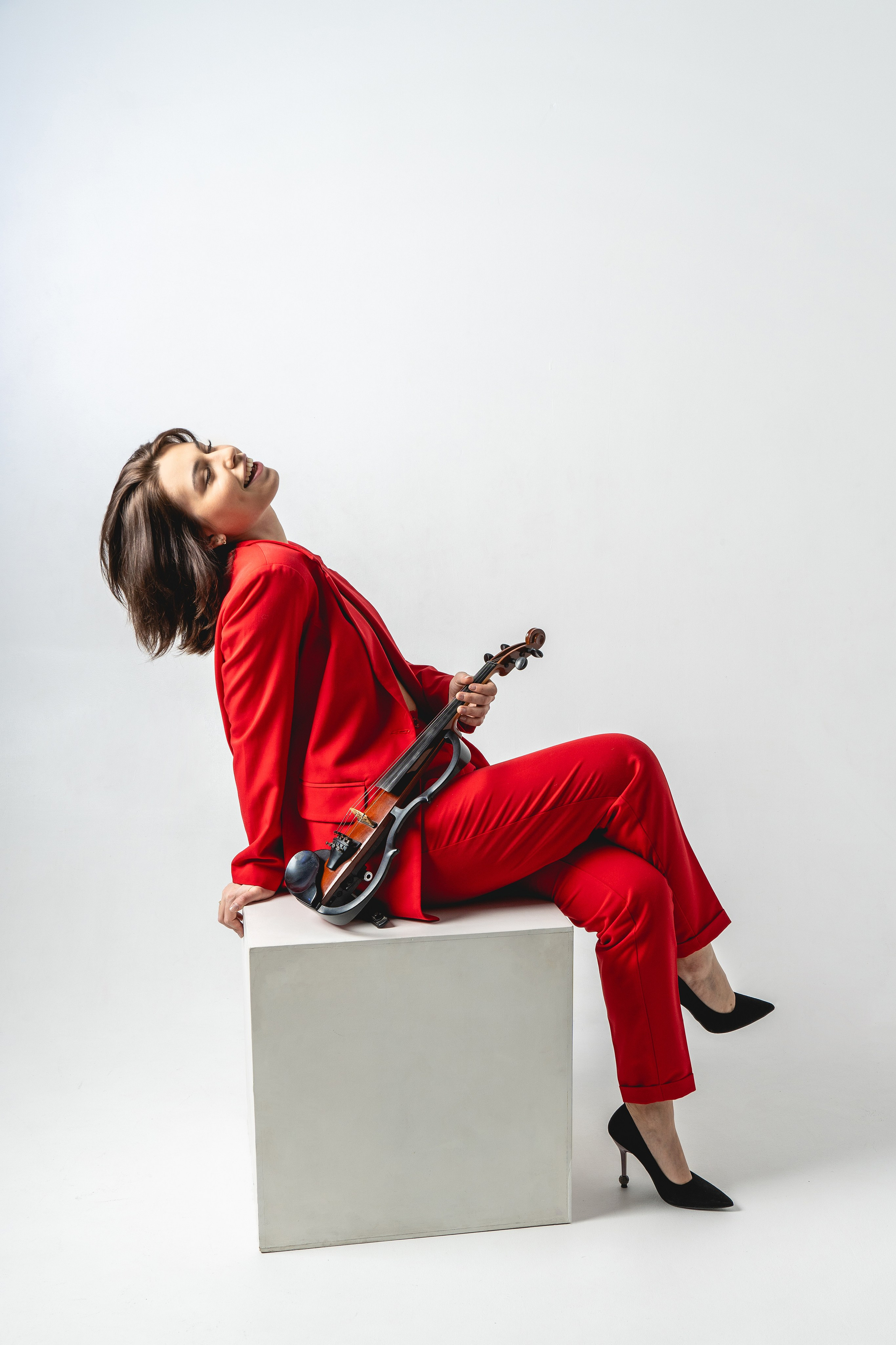 Актриса и музыкант в одном лице. Фотосессия Евы. Занимаюсь профессиональной фотографией и живу рядом с Байкалом. Работаю в разных жанрах