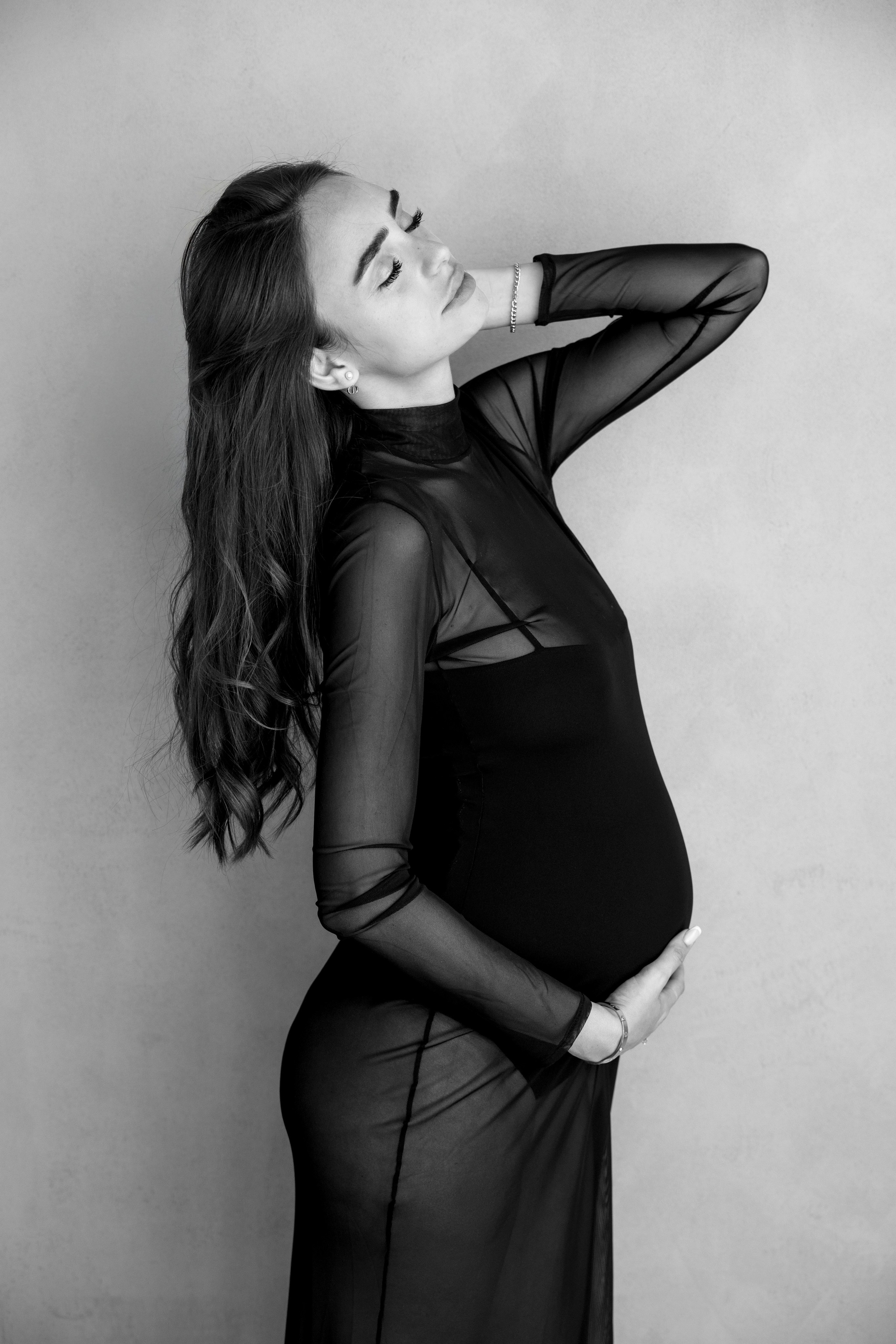 Pregnancy photoshoot inside the studio in Tel Aviv. Главная