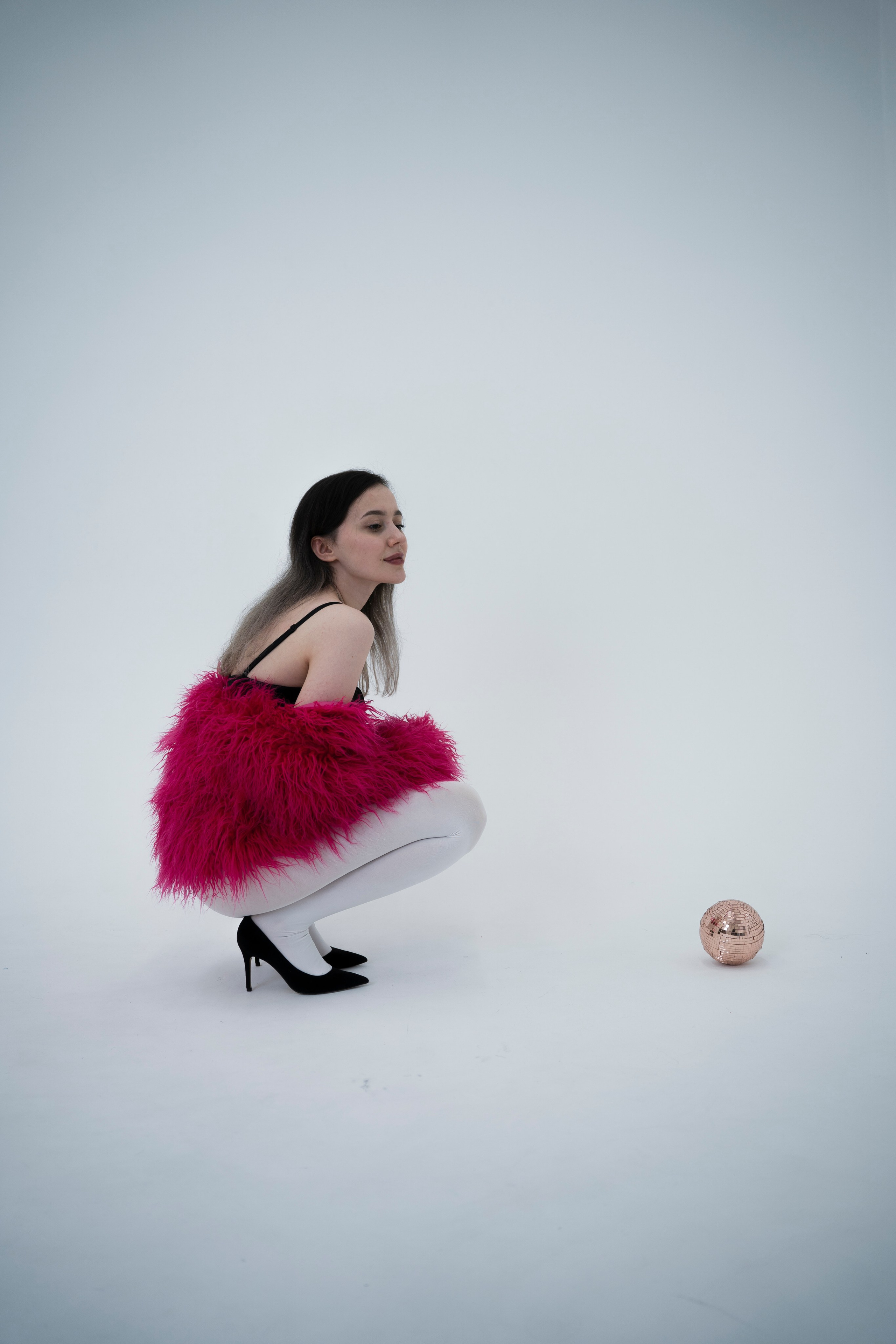 ДЕВОЧКА НА ШАРЕ. Главная