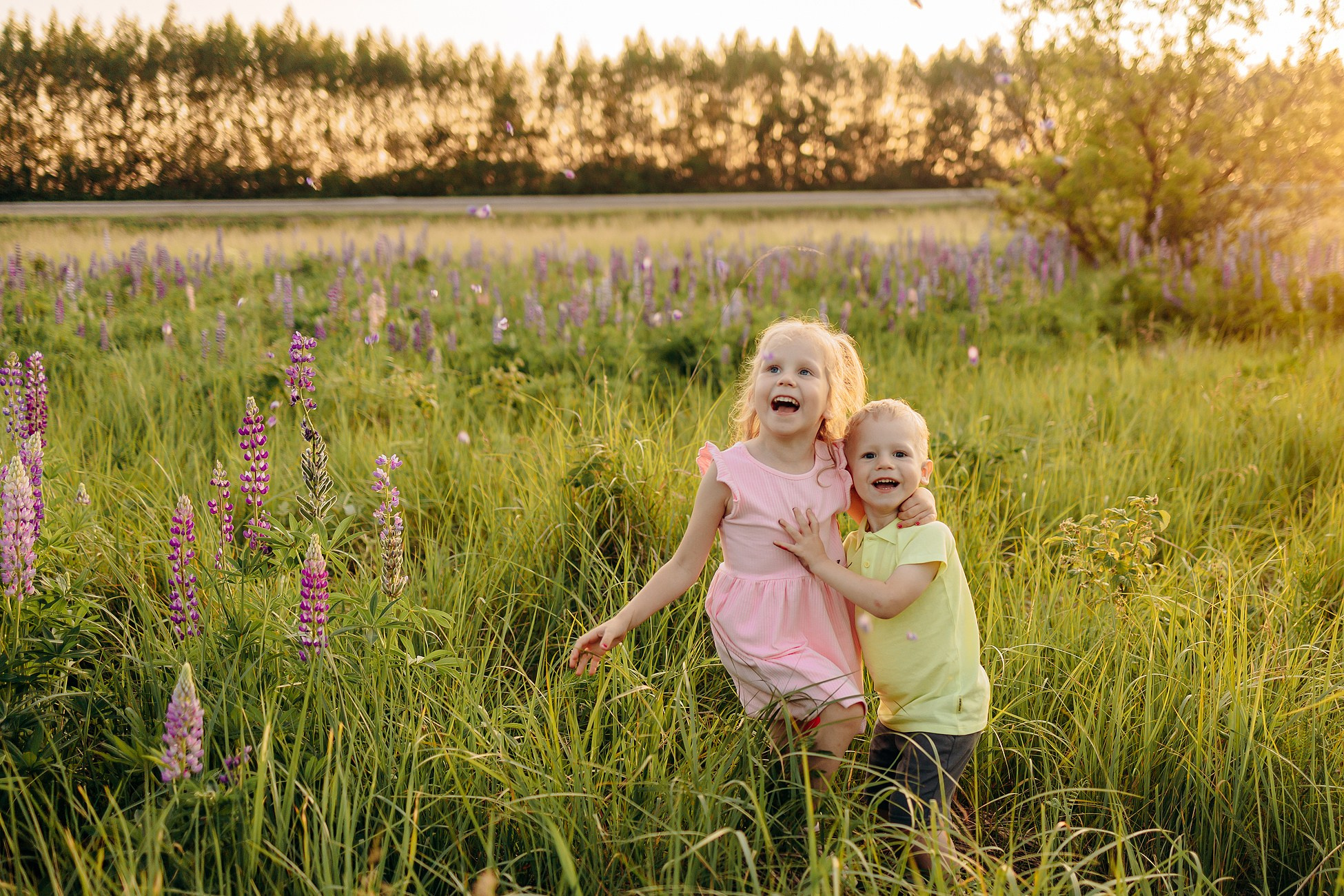 Прогулка в люпиновом поле. Семейный фотограф в Пензе Мария Левина