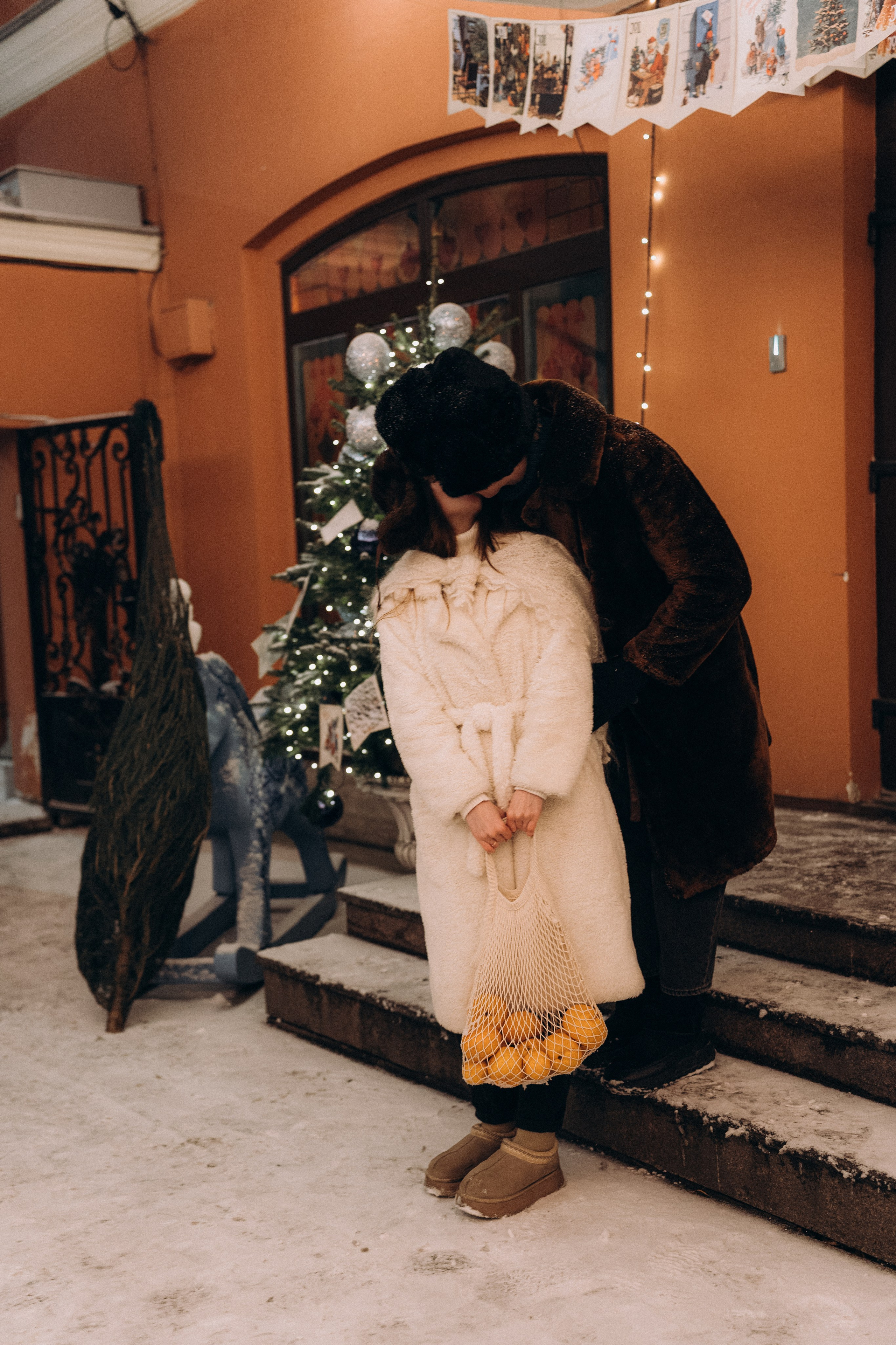 НОВОГОДНЯЯ ПРОГУЛКА ПАРЫ ПО ЧЕРНЫШЕВСКОЙ ПЕРЕД НОВЫМ ГОДОМ. Профессиональный фотограф, Санкт-Петербург — Виктория Богомолова