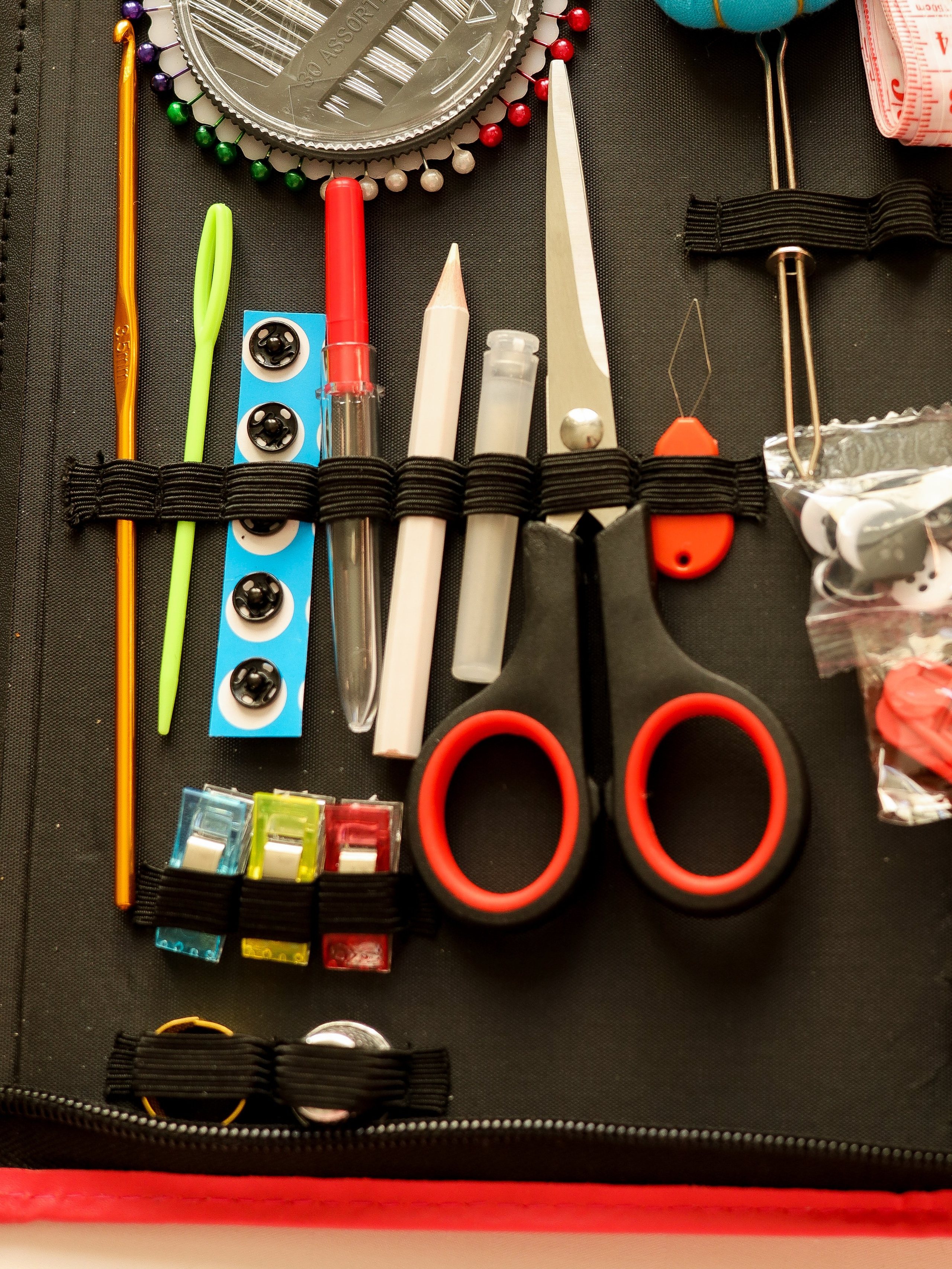 Швейный набор. Ваш семейный фотограф