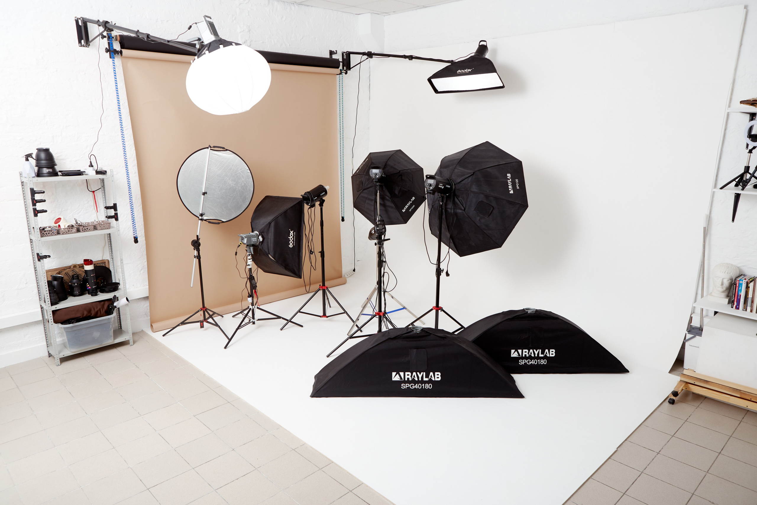 Фотографии пространства. Fizikasveta.ru фотостудия с фонами в Екатеринбурге