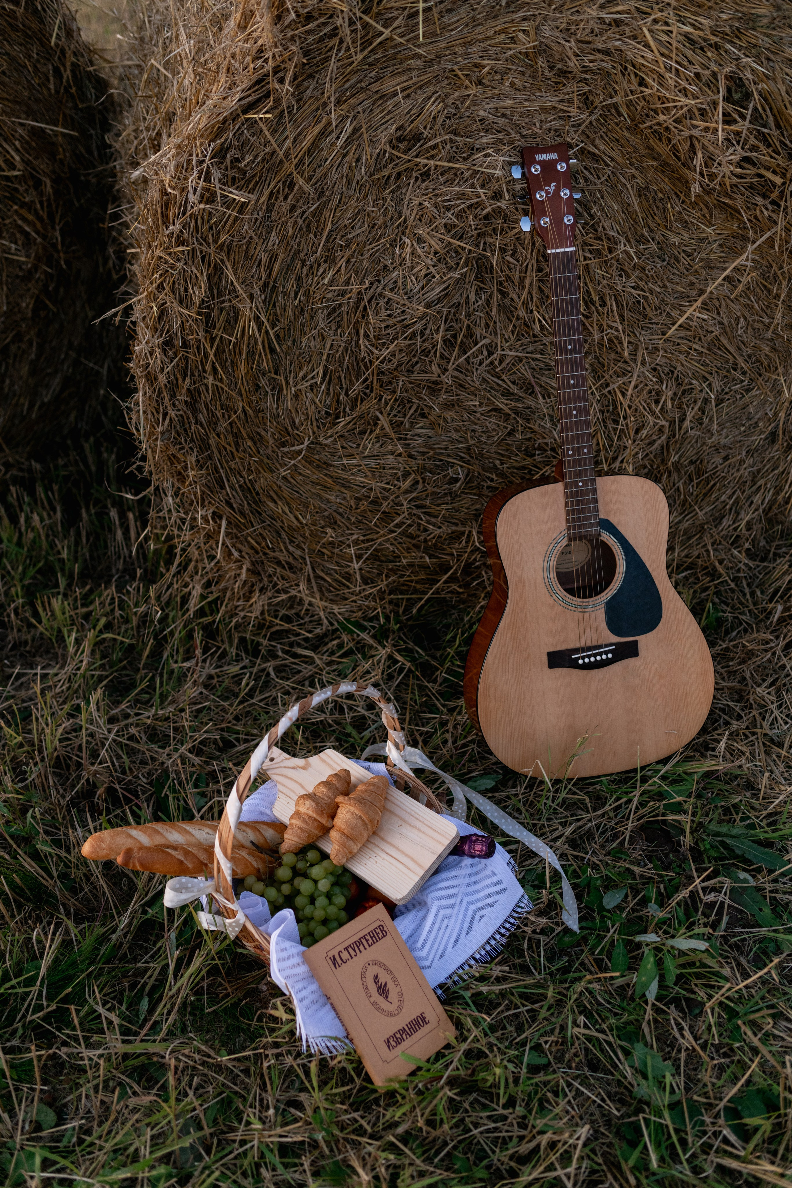 Алена + Алексей в поле с тюками. Фотограф в Москве/Зарайске Шахова Марина