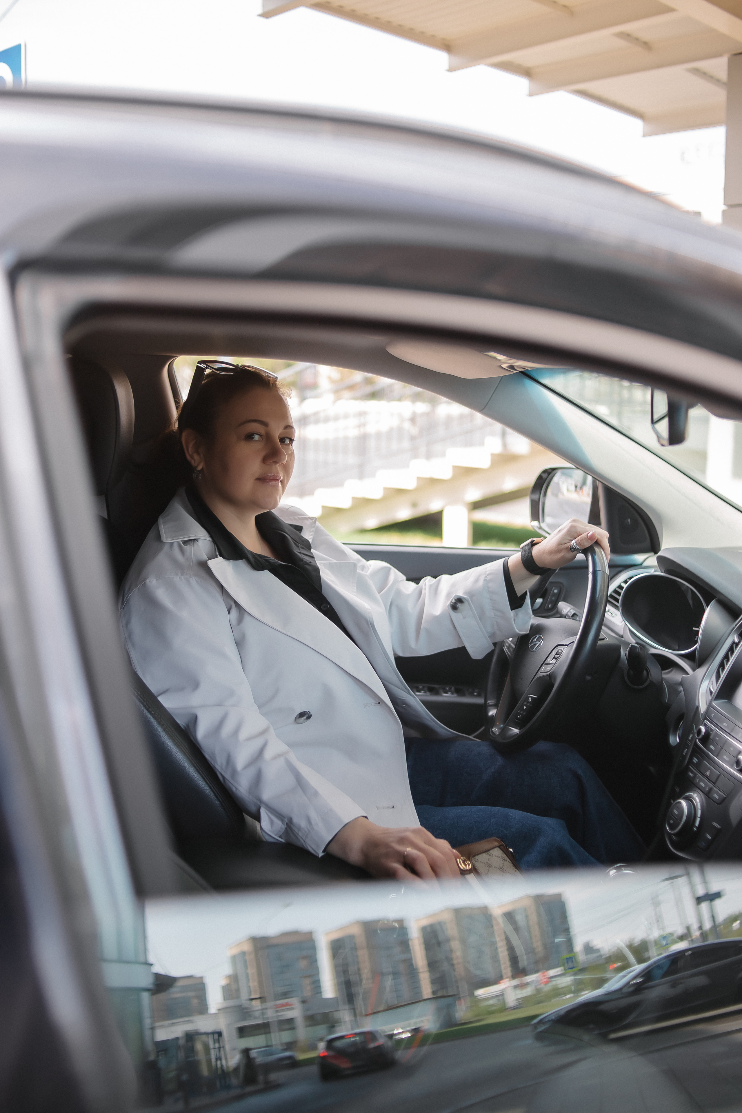 Ольга. Съёмка с автомобилем. Фотограф Регина Крикунова г. Красноярск