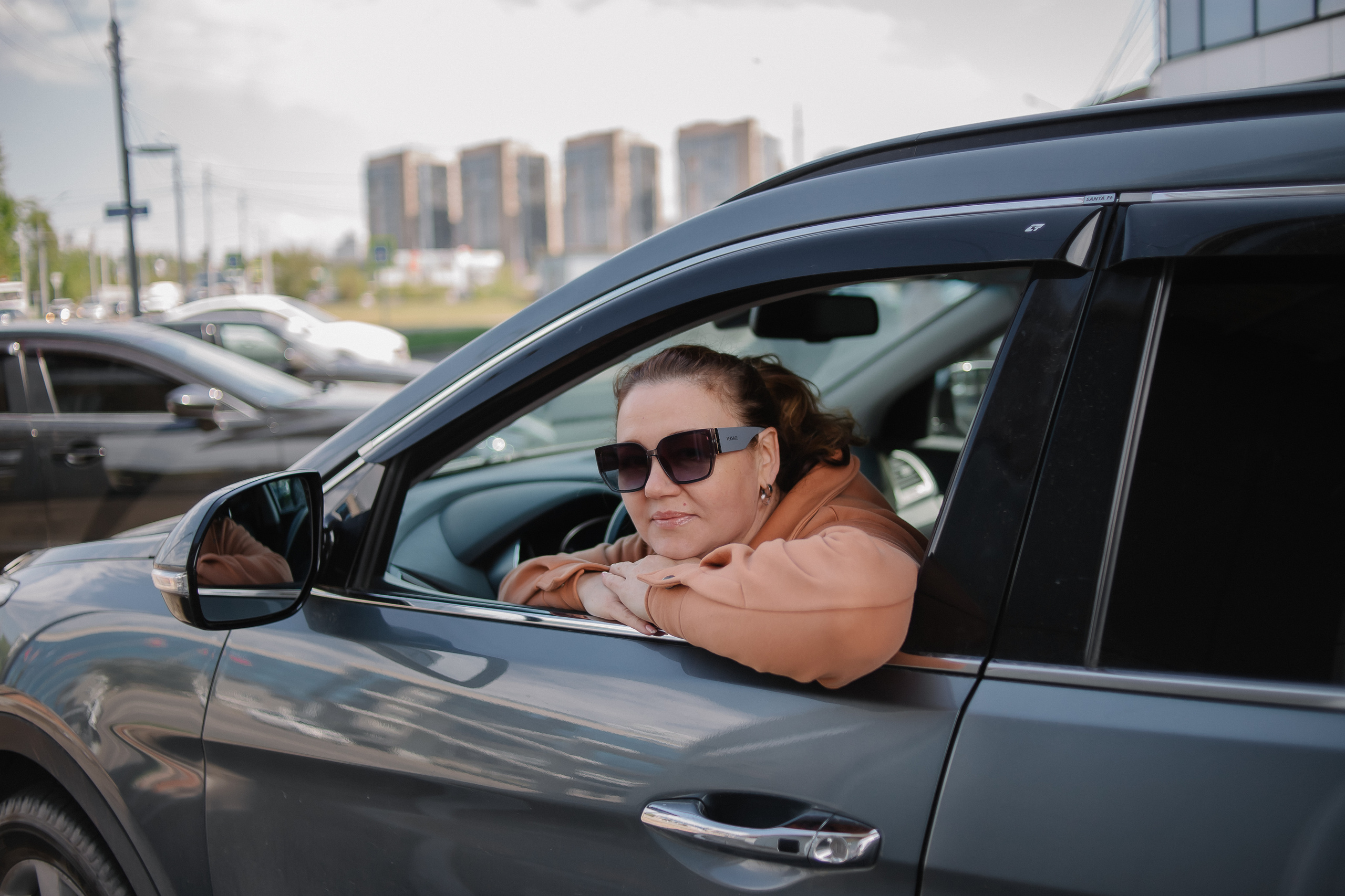 Ольга. Съёмка с автомобилем. Фотограф Регина Крикунова г. Красноярск