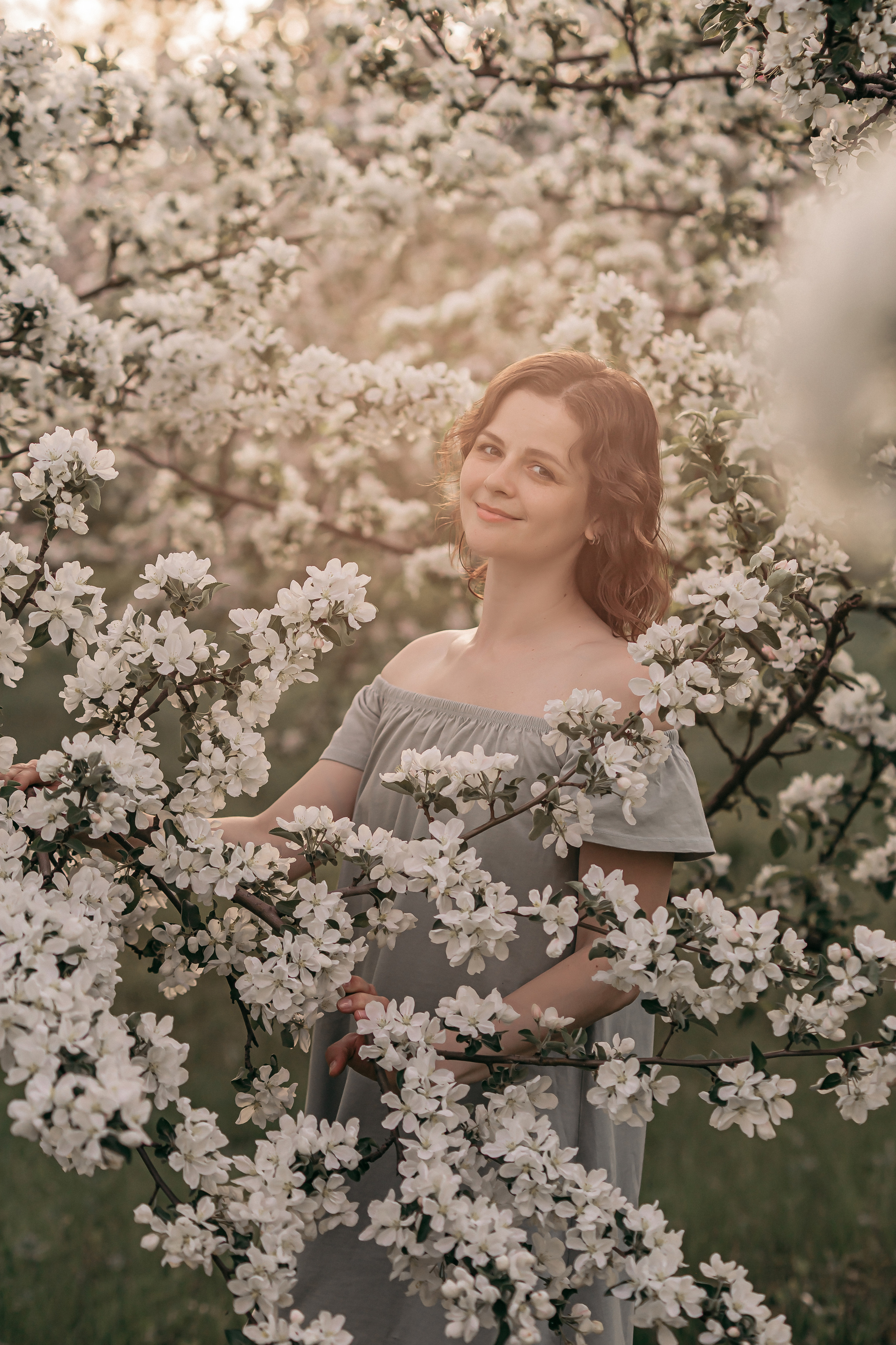 Евгений, Ярослава и Енисей. Цветущий сад. Фотограф Регина Крикунова г. Красноярск