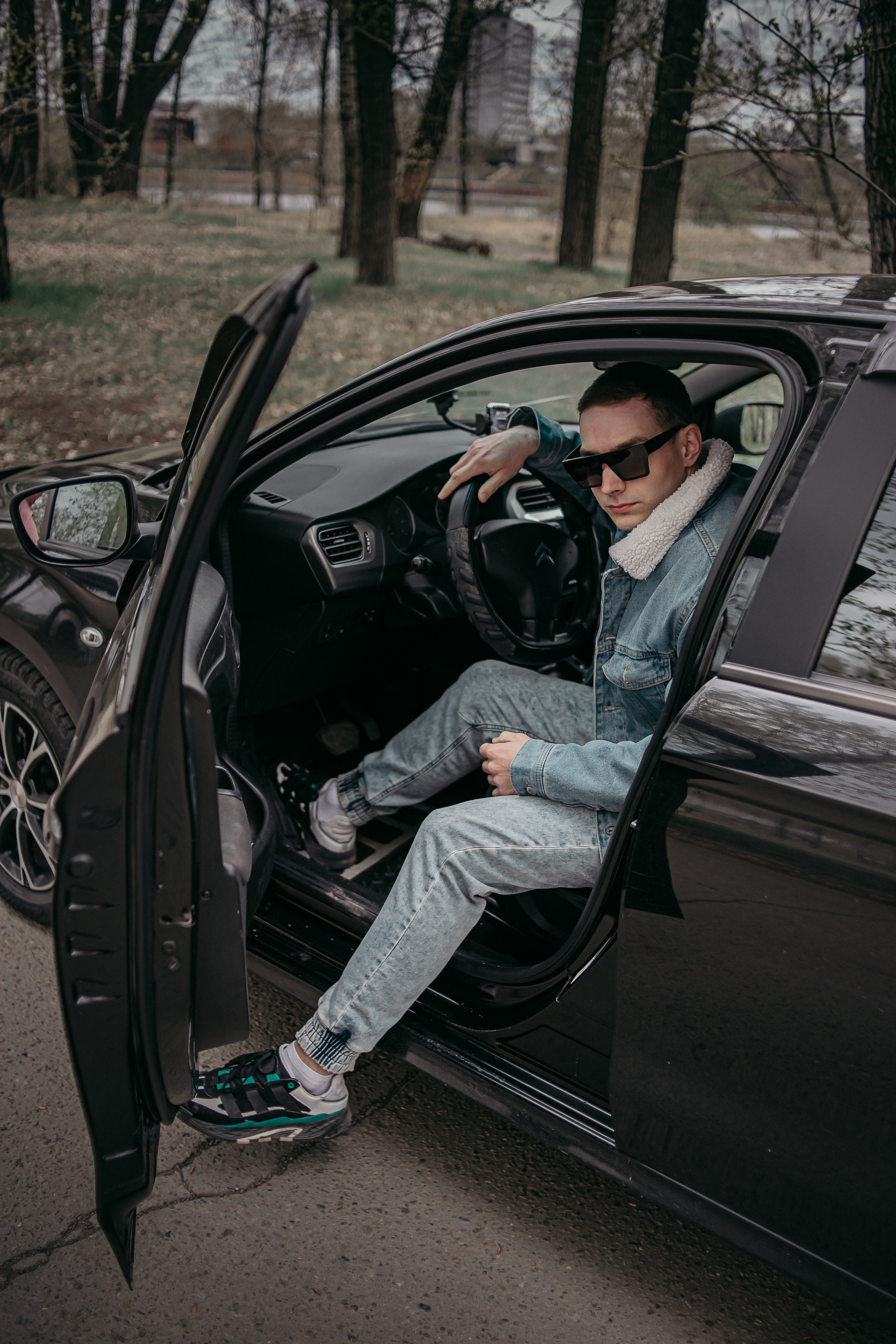 Евгений. Съёмка с автомобилем. Фотограф Регина Крикунова г. Красноярск