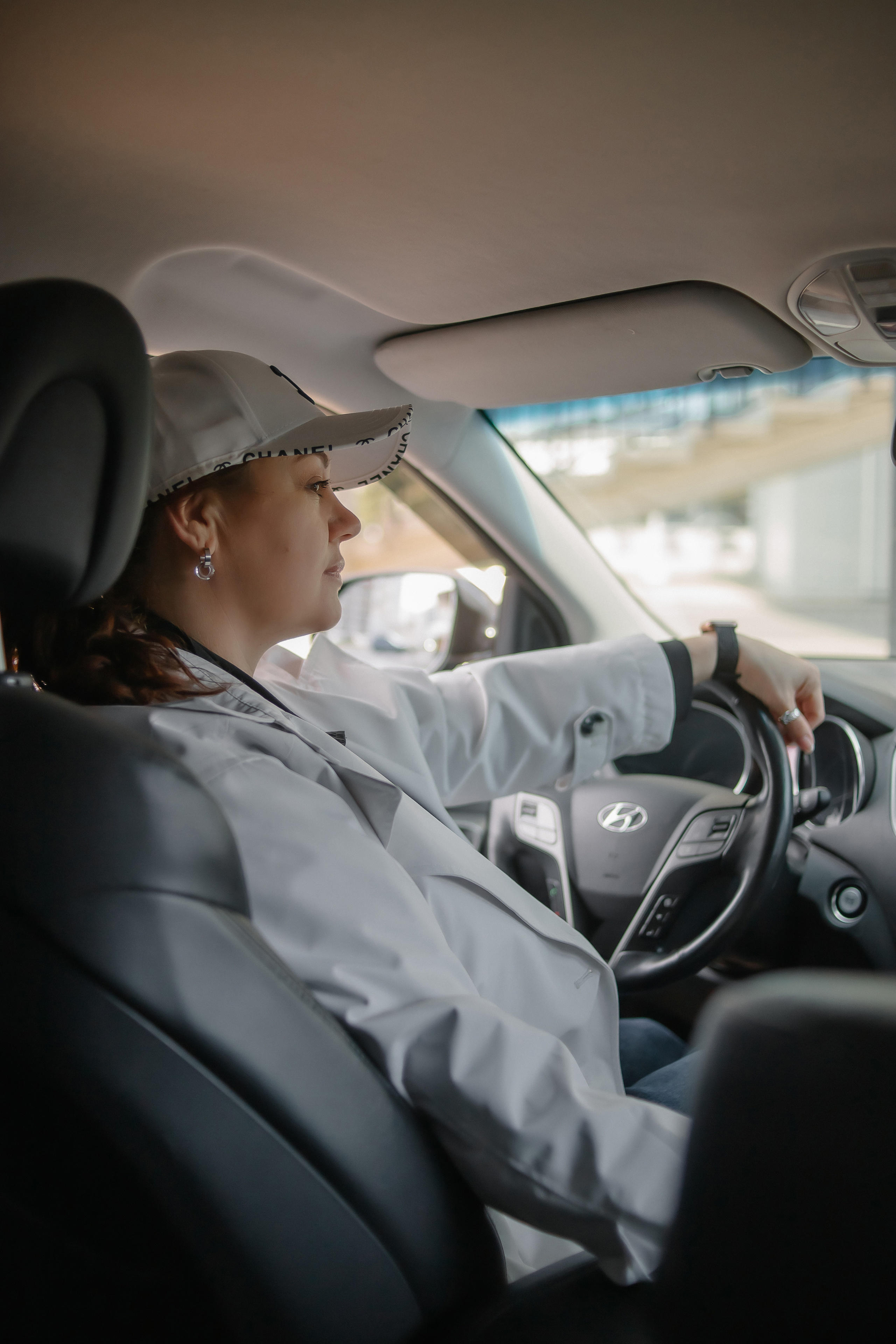 Ольга. Съёмка с автомобилем. Фотограф Регина Крикунова г. Красноярск