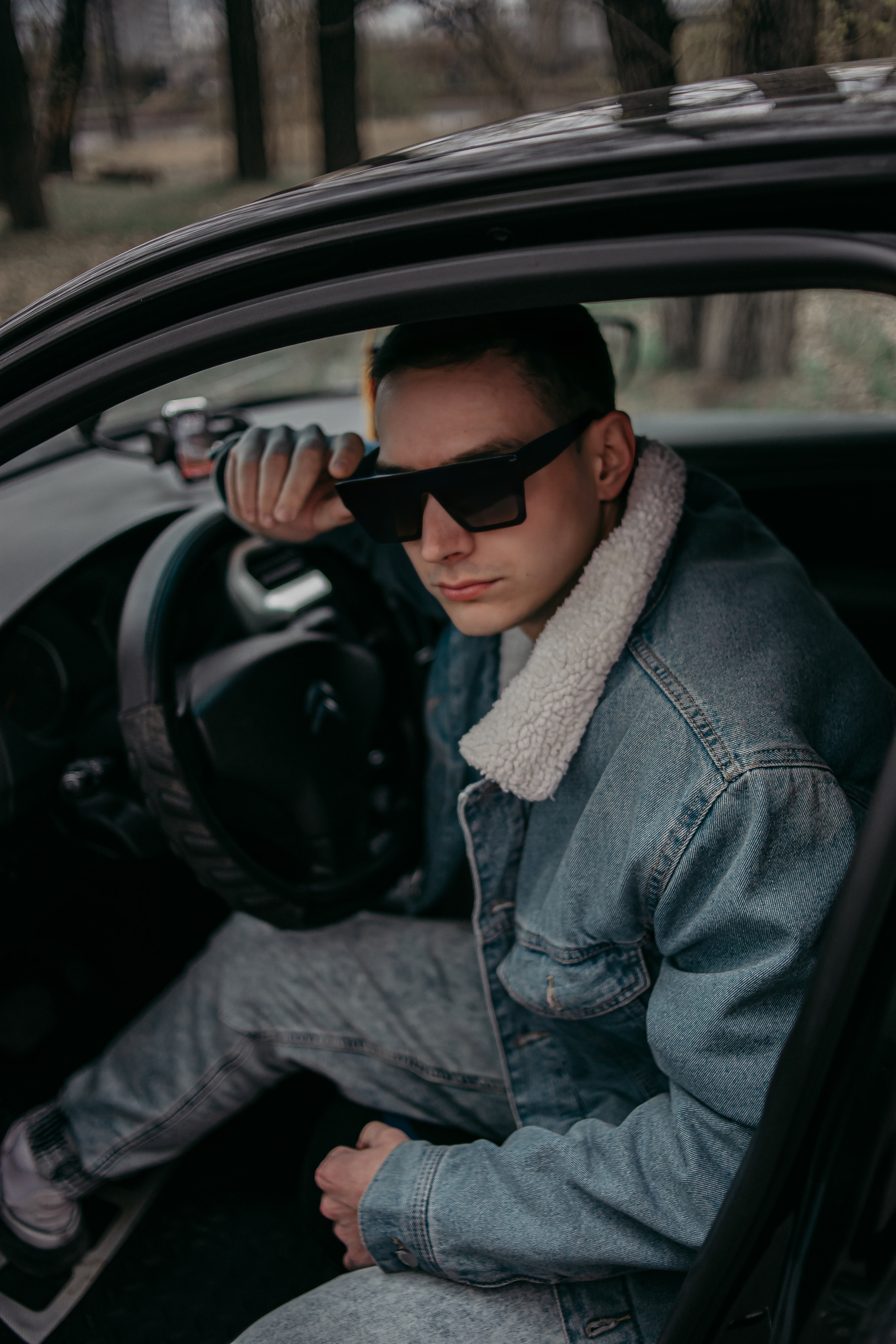 Евгений. Съёмка с автомобилем. Фотограф Регина Крикунова г. Красноярск