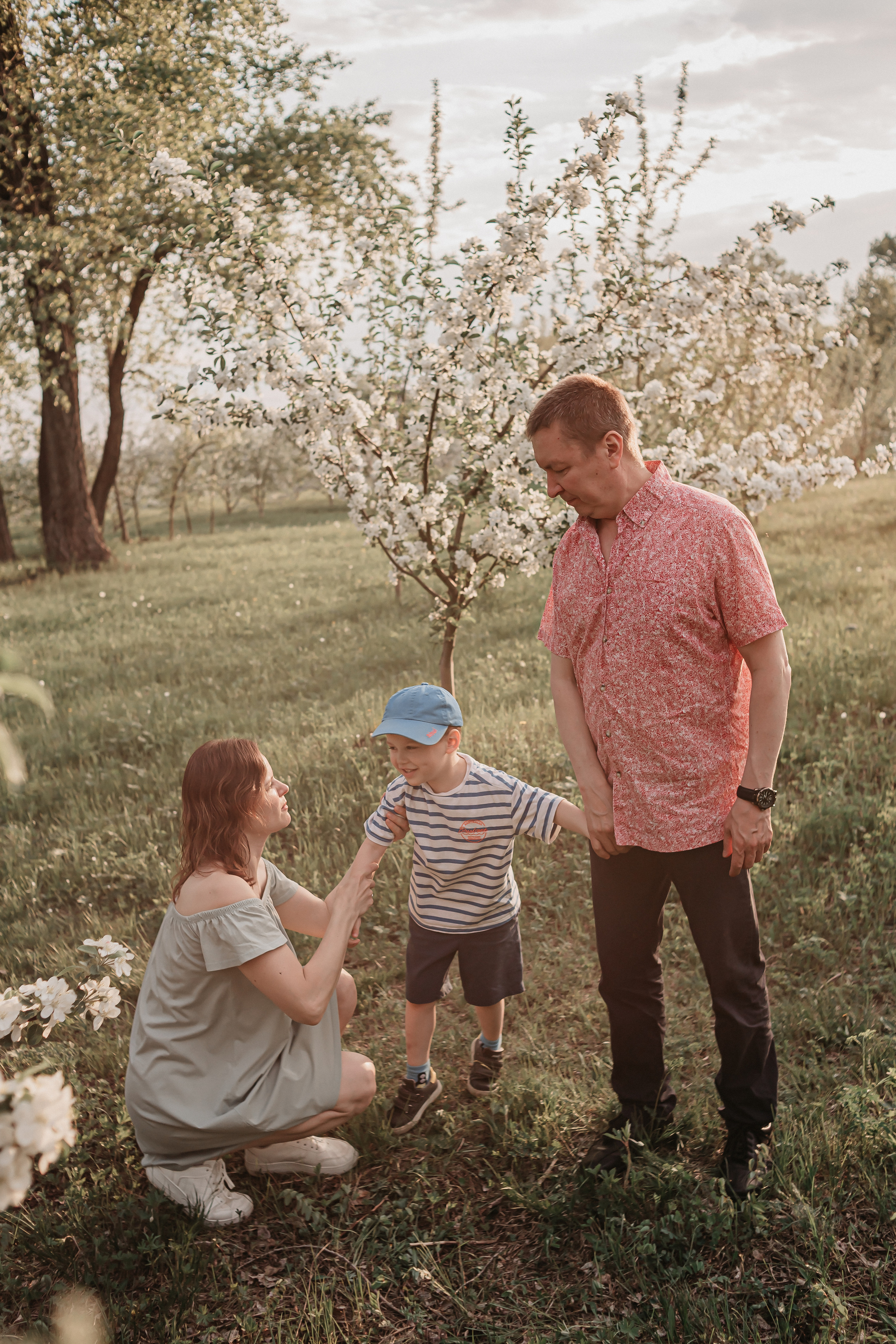 Евгений, Ярослава и Енисей. Цветущий сад. Фотограф Регина Крикунова г. Красноярск