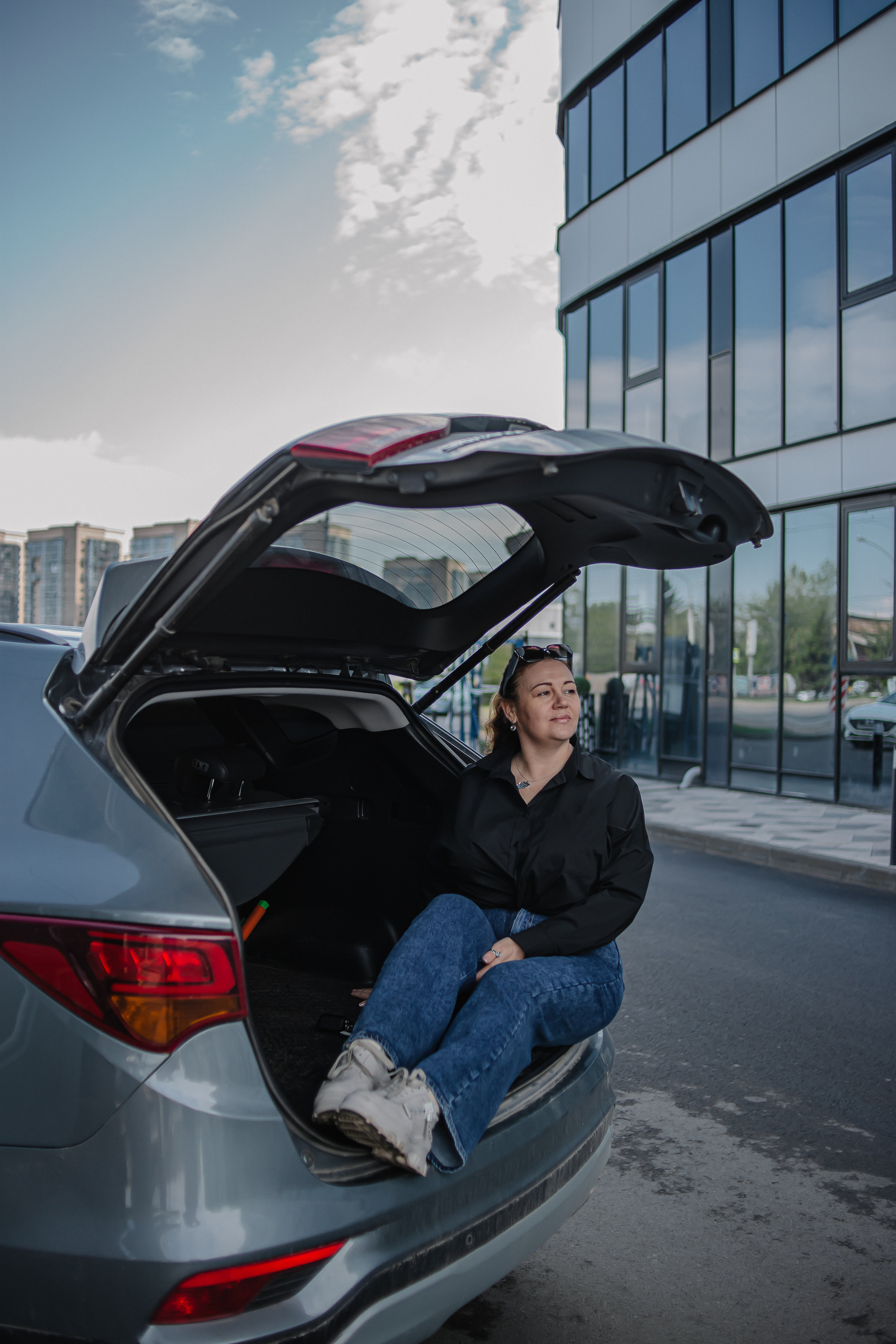 Ольга. Съёмка с автомобилем. Фотограф Регина Крикунова г. Красноярск