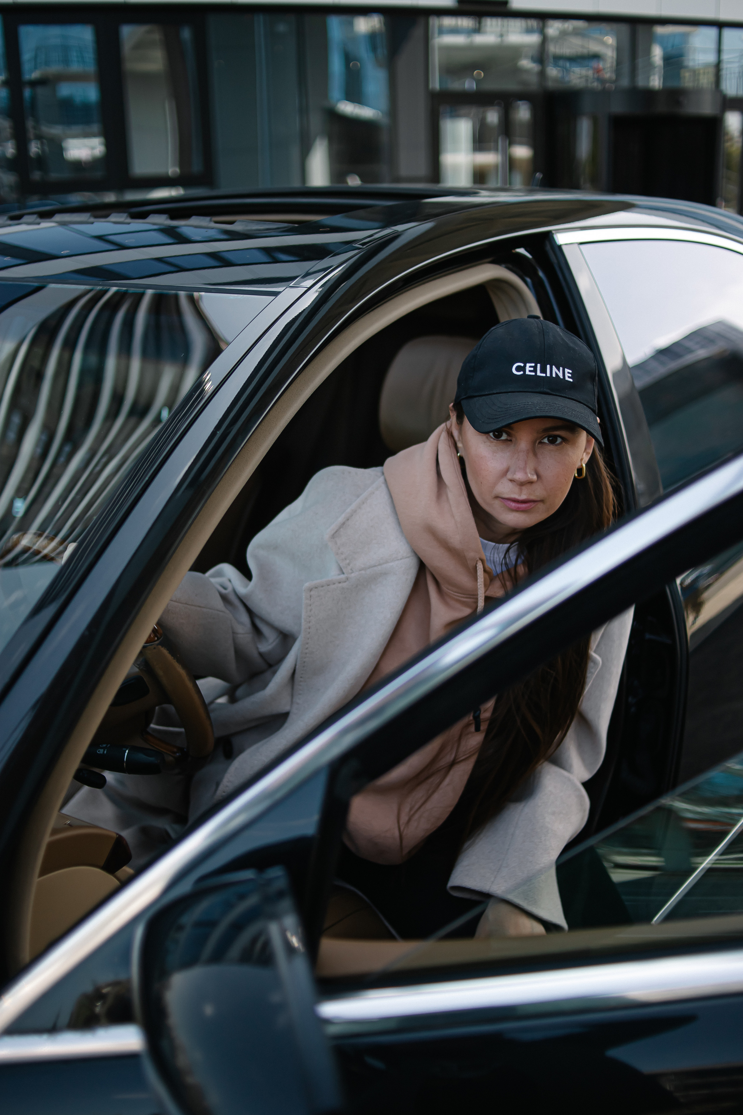 Софья. Съёмка с автомобилем. Фотограф Регина Крикунова г. Красноярск