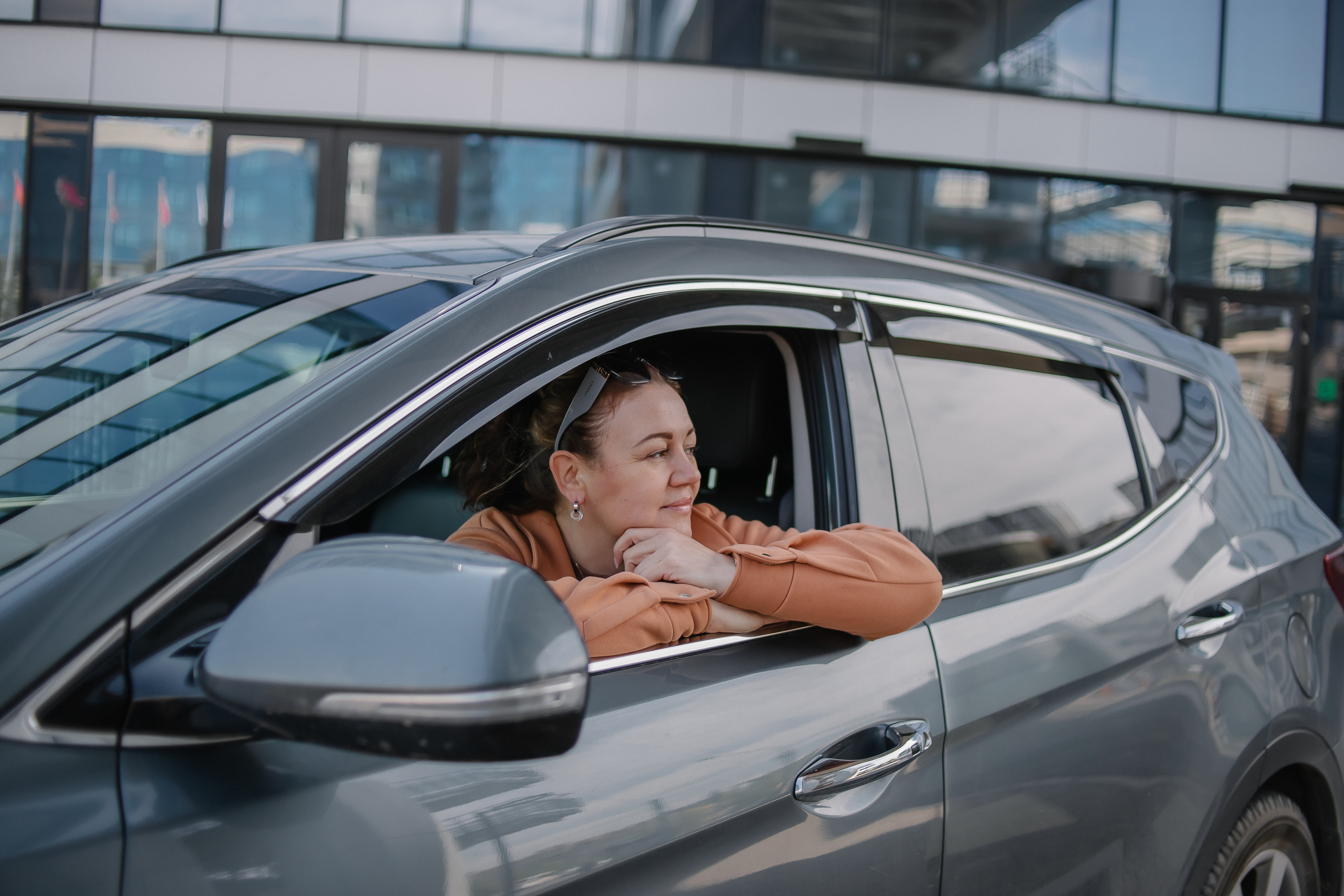 Ольга. Съёмка с автомобилем. Фотограф Регина Крикунова г. Красноярск