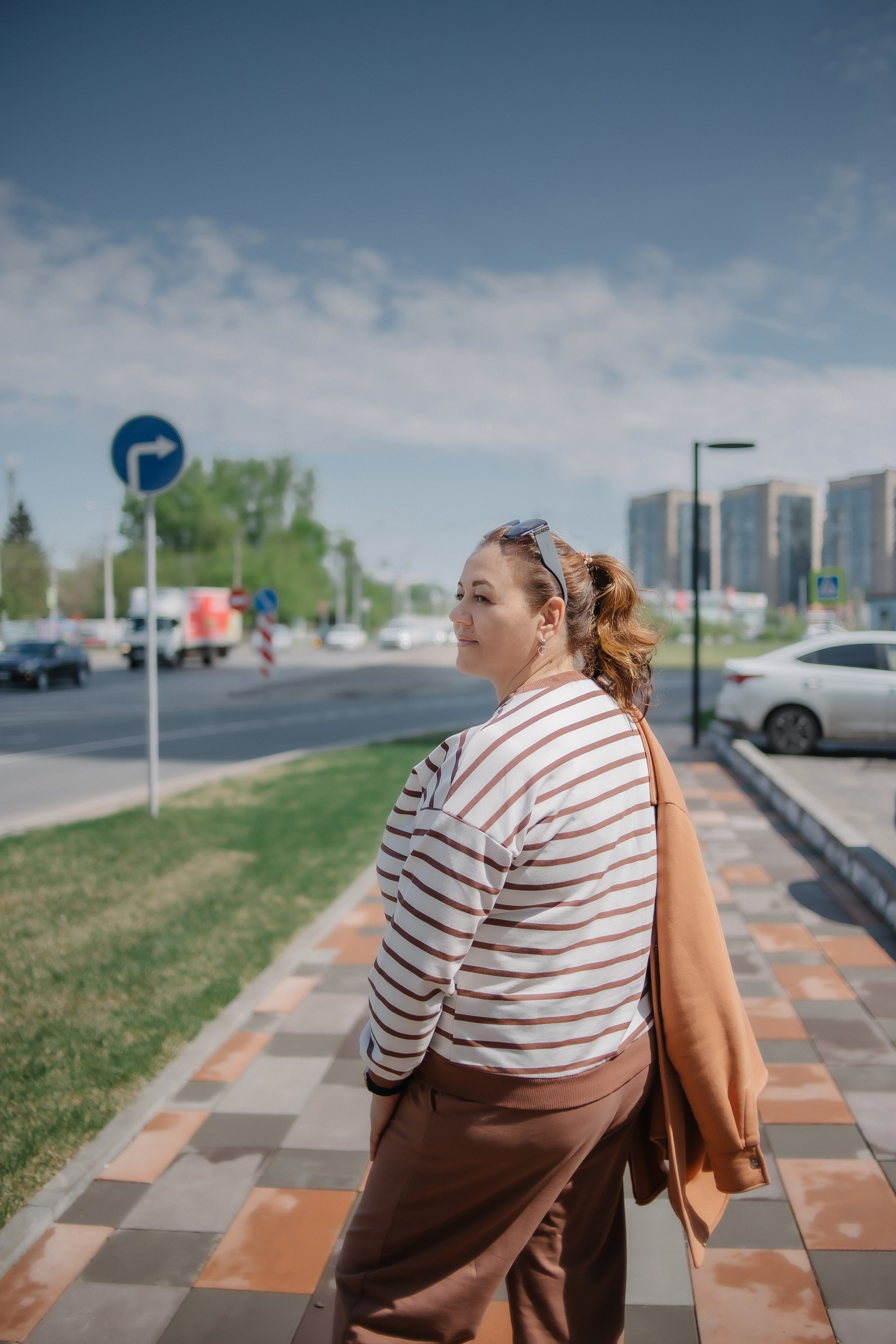 Ольга. Съёмка с автомобилем. Фотограф Регина Крикунова г. Красноярск