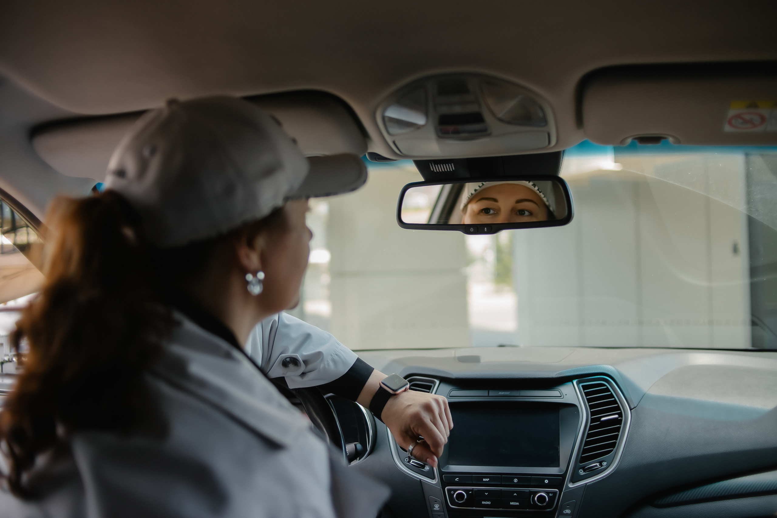 Ольга. Съёмка с автомобилем. Фотограф Регина Крикунова г. Красноярск