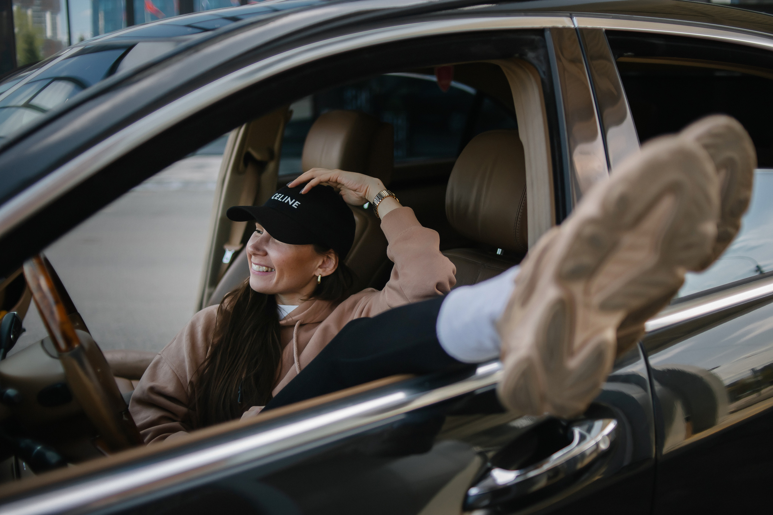 Софья. Съёмка с автомобилем. Фотограф Регина Крикунова г. Красноярск