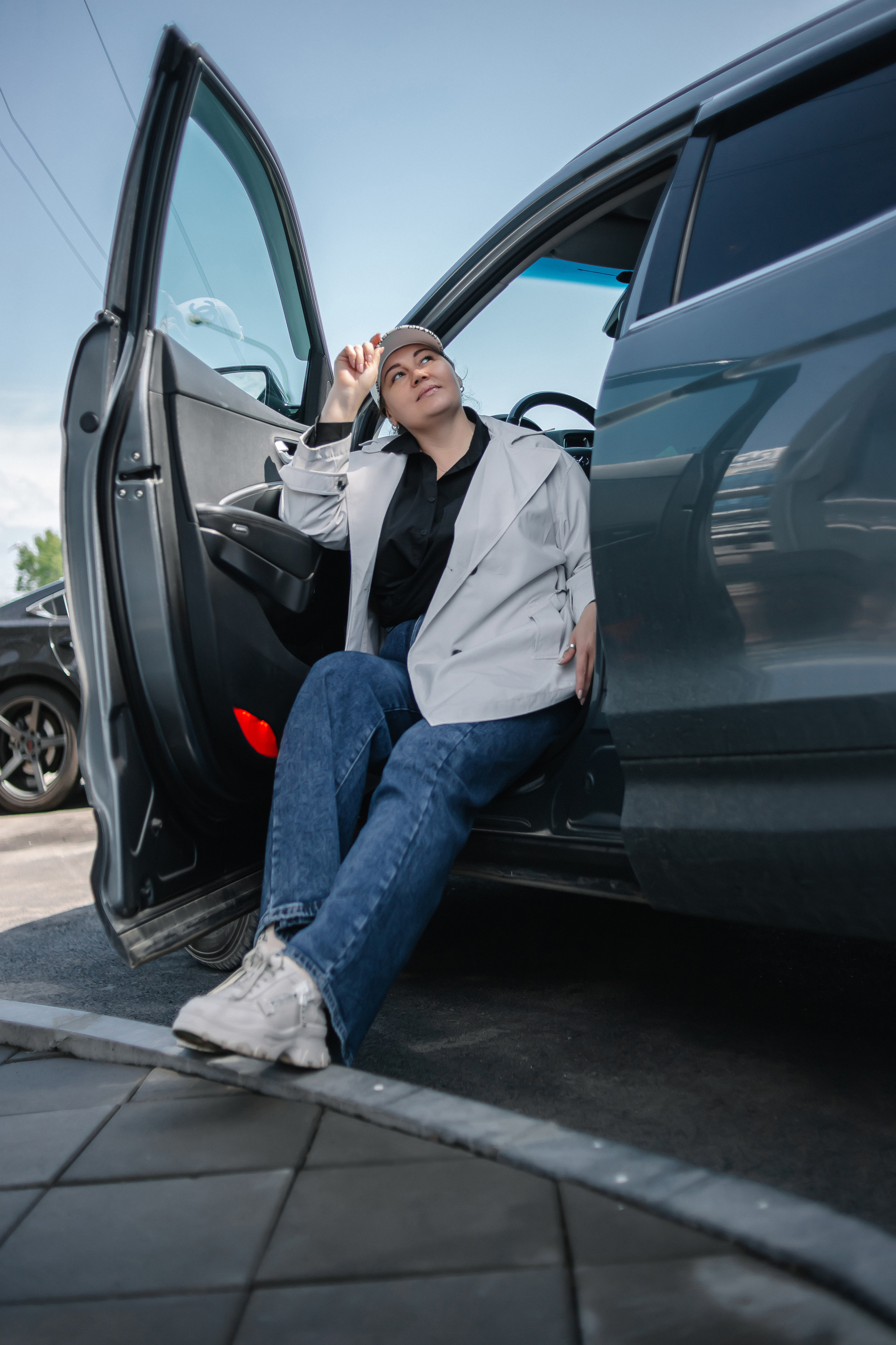 Ольга. Съёмка с автомобилем. Фотограф Регина Крикунова г. Красноярск