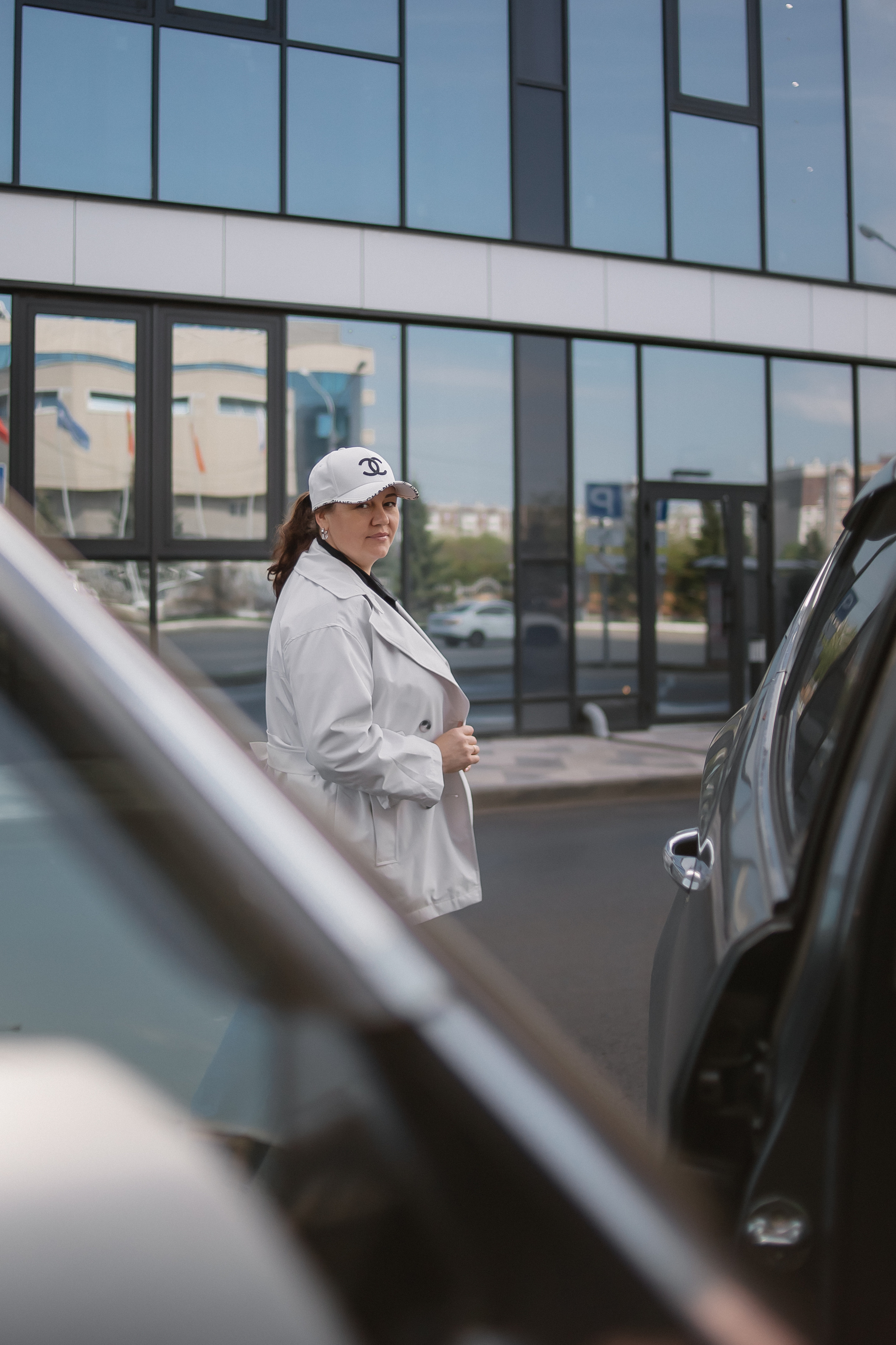 Ольга. Съёмка с автомобилем. Фотограф Регина Крикунова г. Красноярск