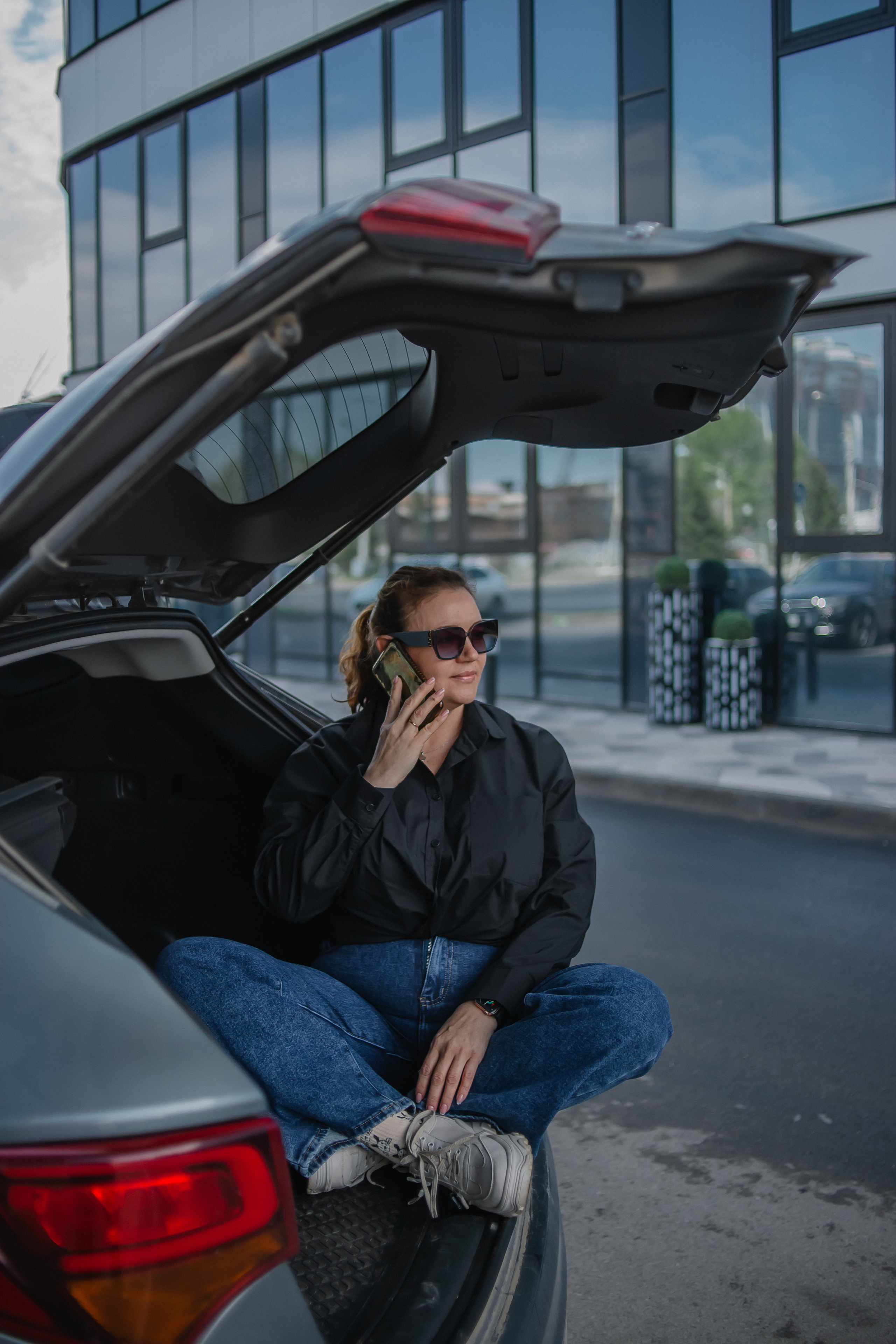 Ольга. Съёмка с автомобилем. Фотограф Регина Крикунова г. Красноярск