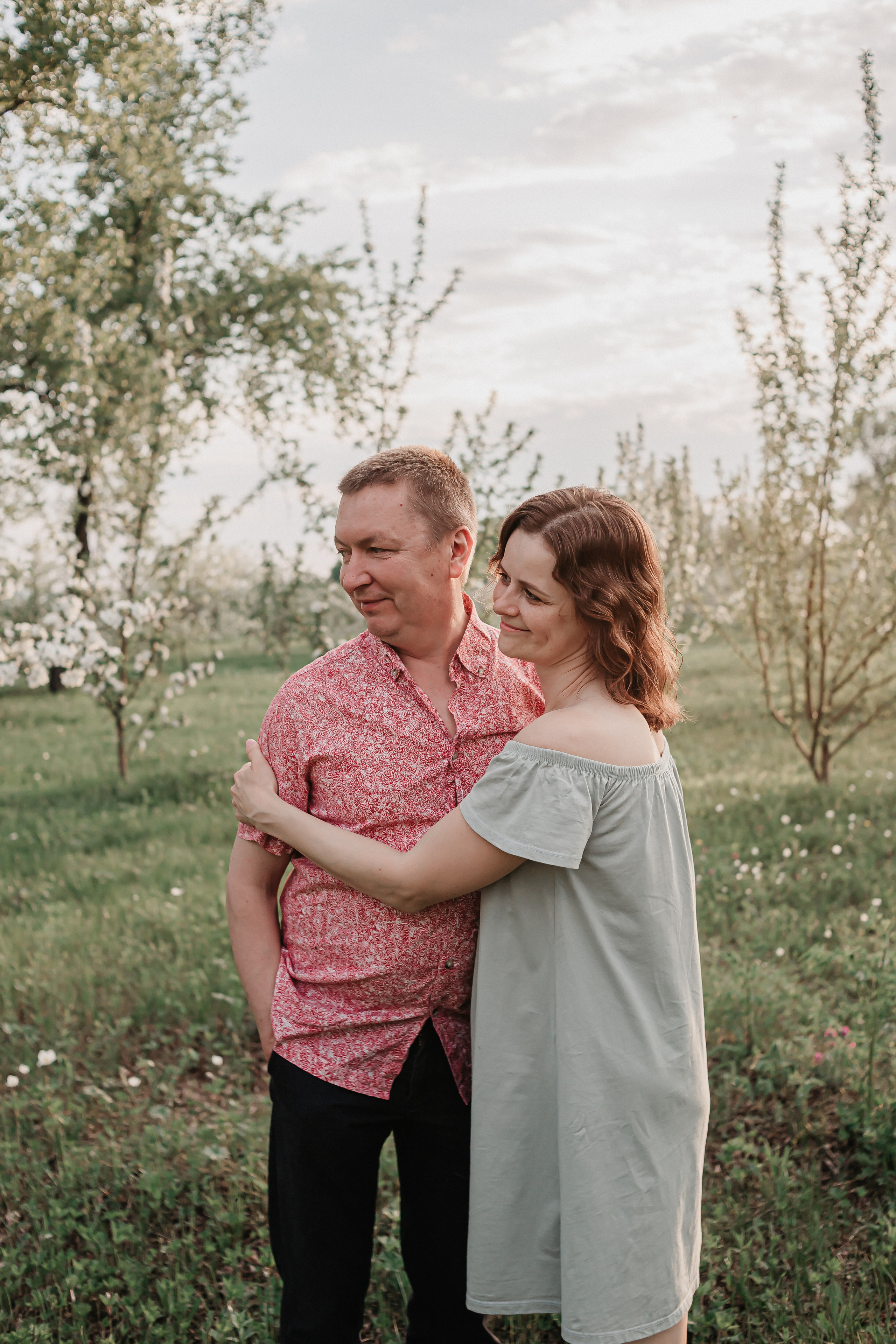 Евгений, Ярослава и Енисей. Цветущий сад. Фотограф Регина Крикунова г. Красноярск