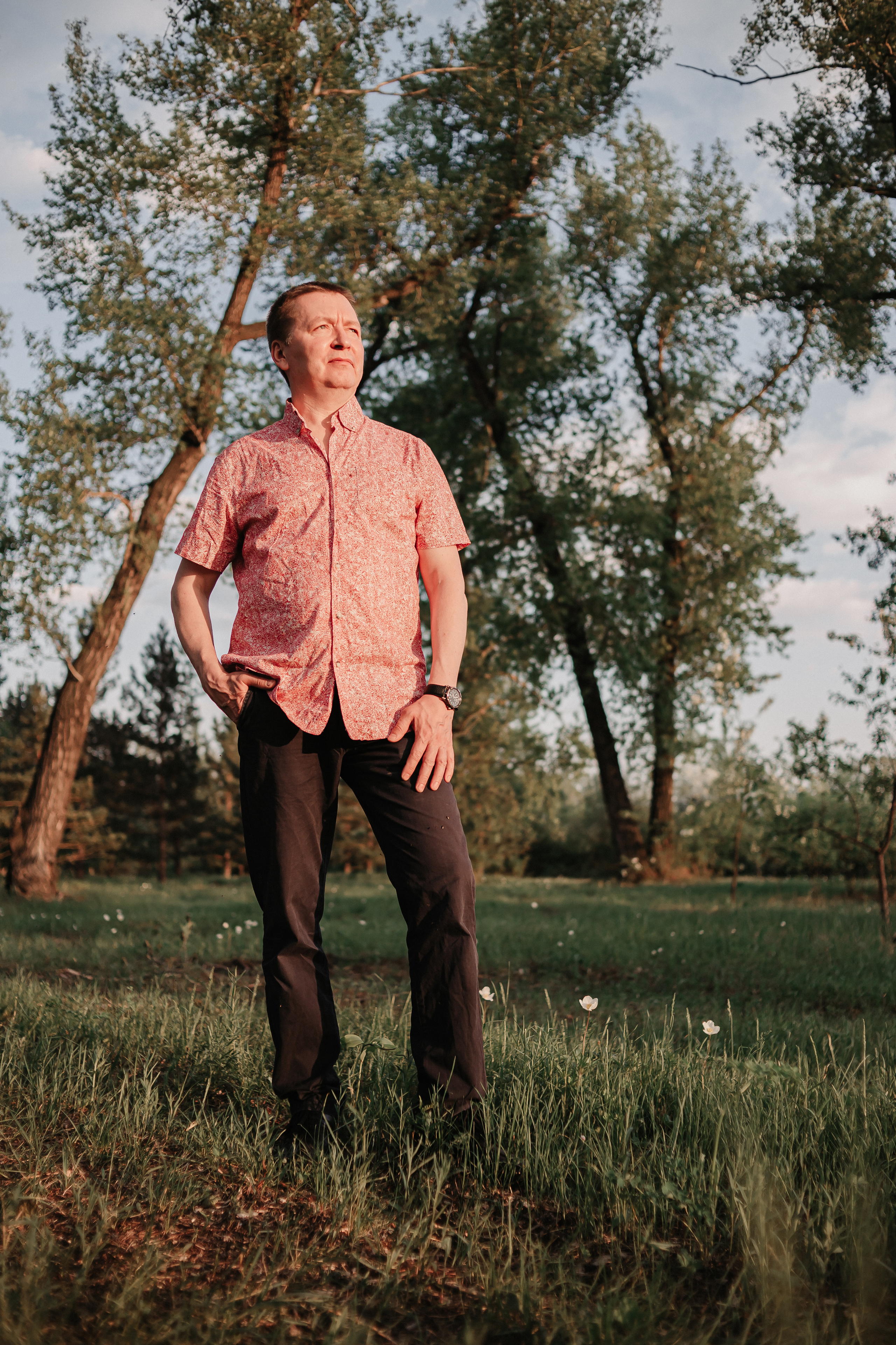 Евгений, Ярослава и Енисей. Цветущий сад. Фотограф Регина Крикунова г. Красноярск