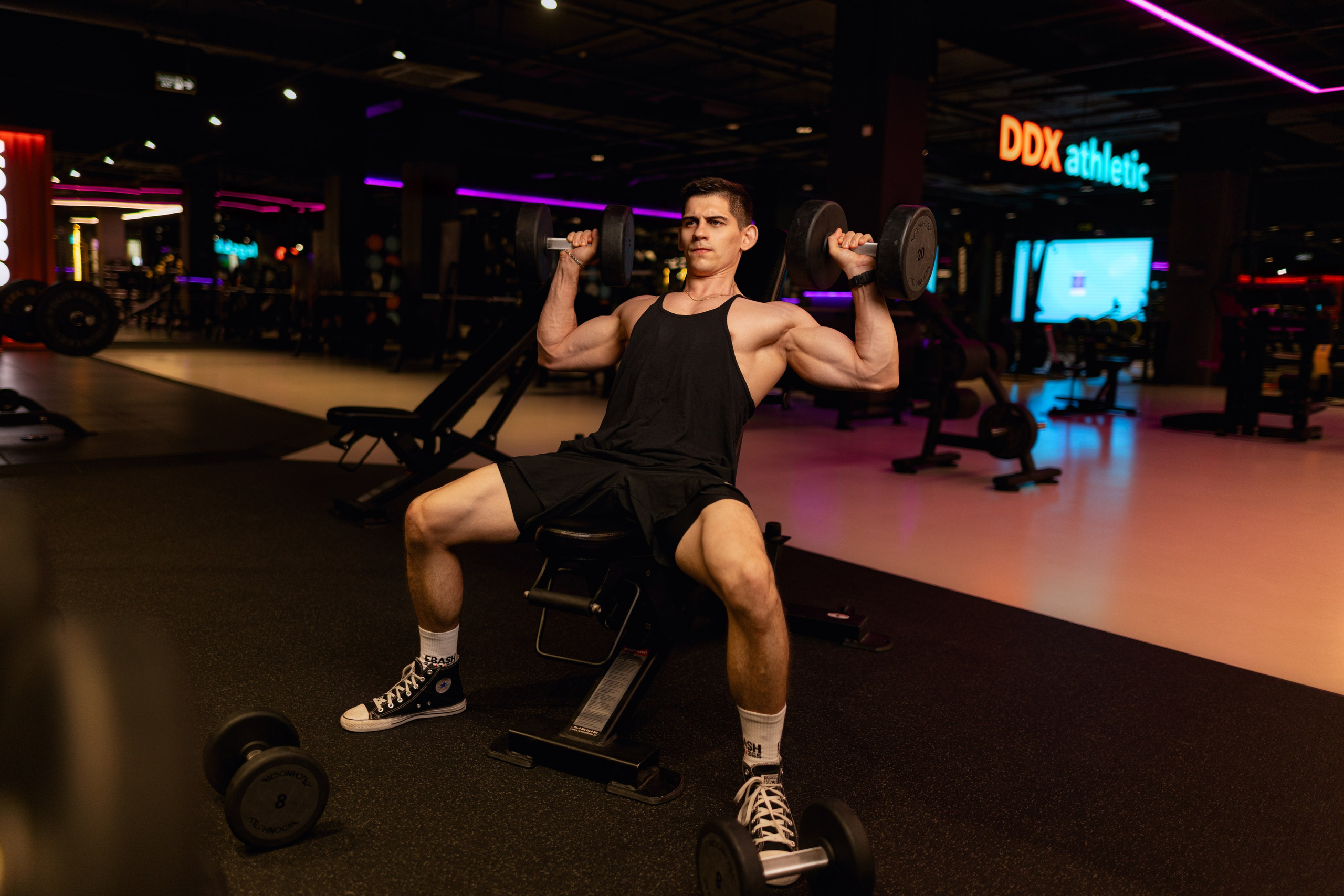 Фотосет в Владом в тренажерном зале для контента. Дмитрий Шульгин, портретный фотограф в Воронеже