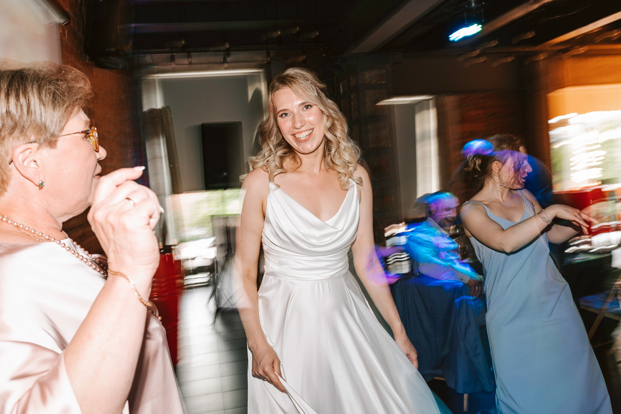 С ЛЮБОВЬЮ, ТИНДЕР