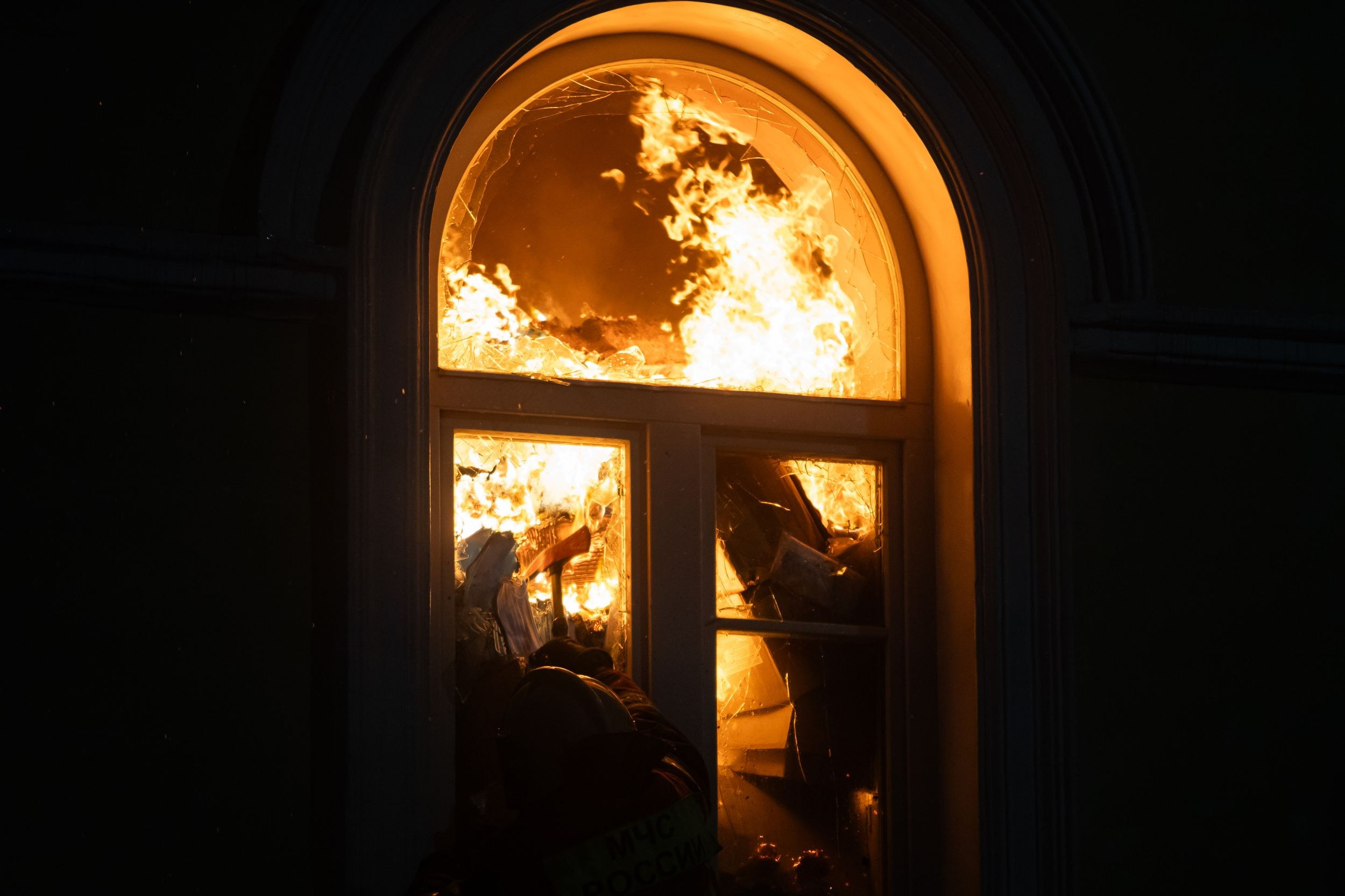 Пожар на ул. Советская 15 (13 января 2025). Репортажный фотограф Алексей Пирязев