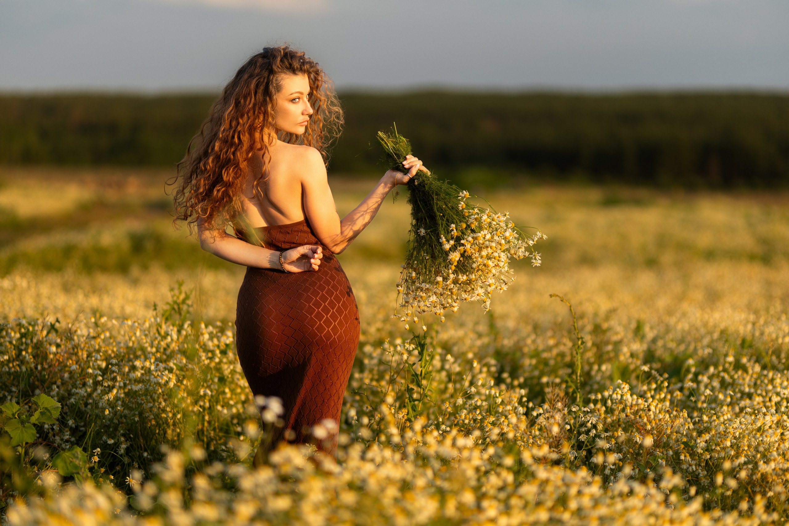 Фотосет на рассвете с Дианой в поле ромашек и пшеницы в формате для «себя». Дмитрий Шульгин, портретный фотограф в Воронеже