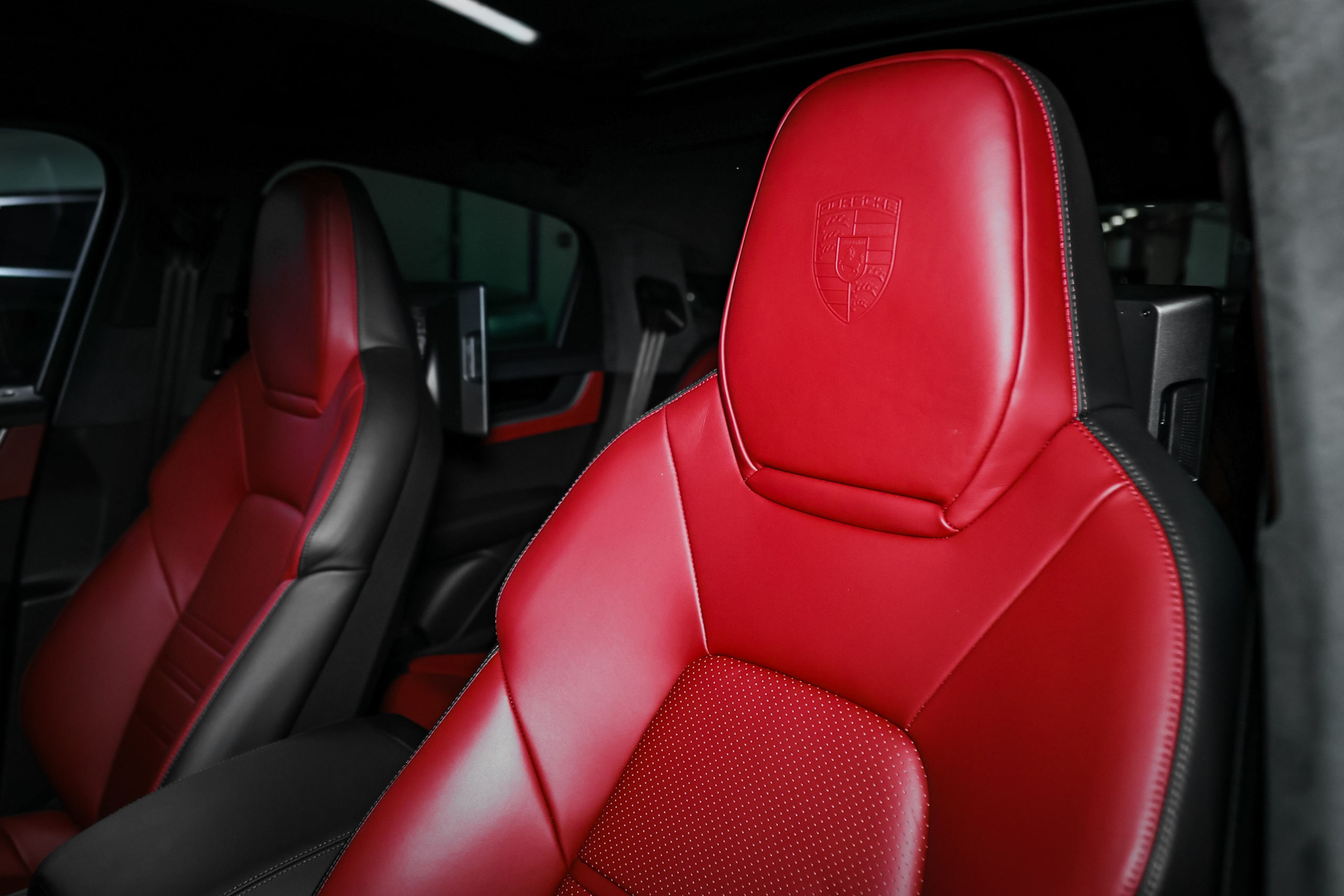 2025 PORSCHE CAYENNE COUPE E-Hybrid. Mixturecaptures