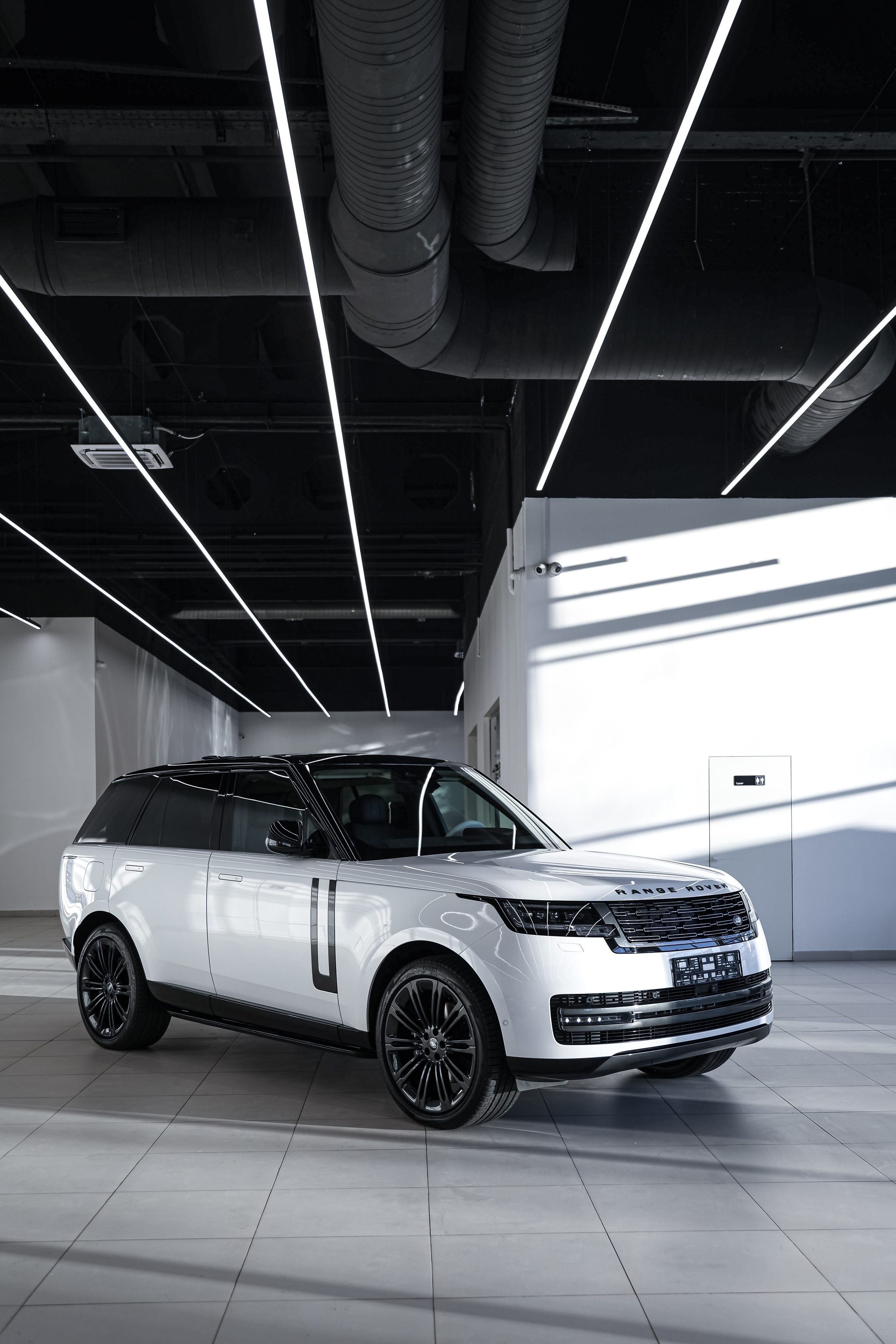 2024 Range Rover. Mixturecaptures