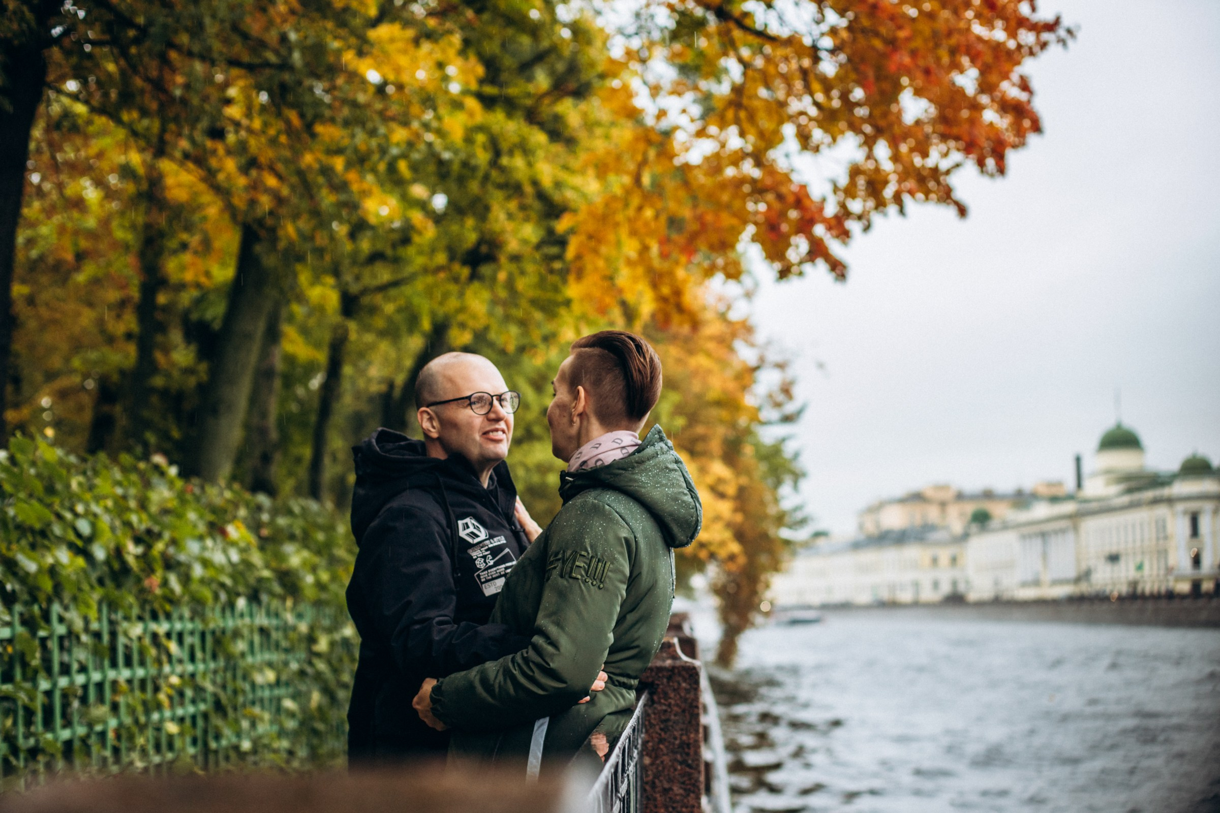 Николай и Екатерина в октябре. Фотопрогулка в Петербурге. Индивидуальный и семейный фотограф в Санкт-Петербурге
