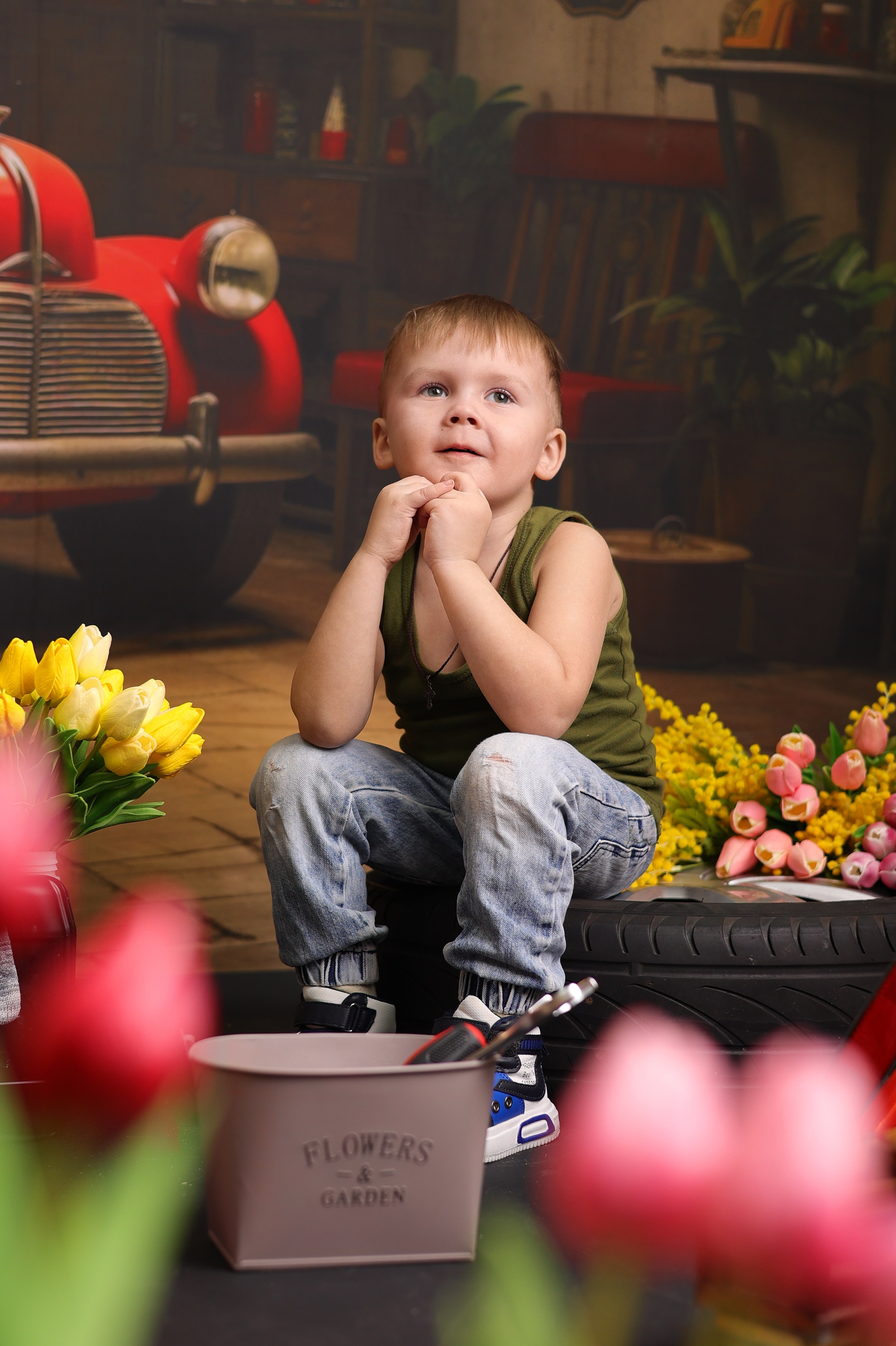 Гараж. Выпускные альбомы в Иваново в детский сад и школу. Александр и Светлана Янкины