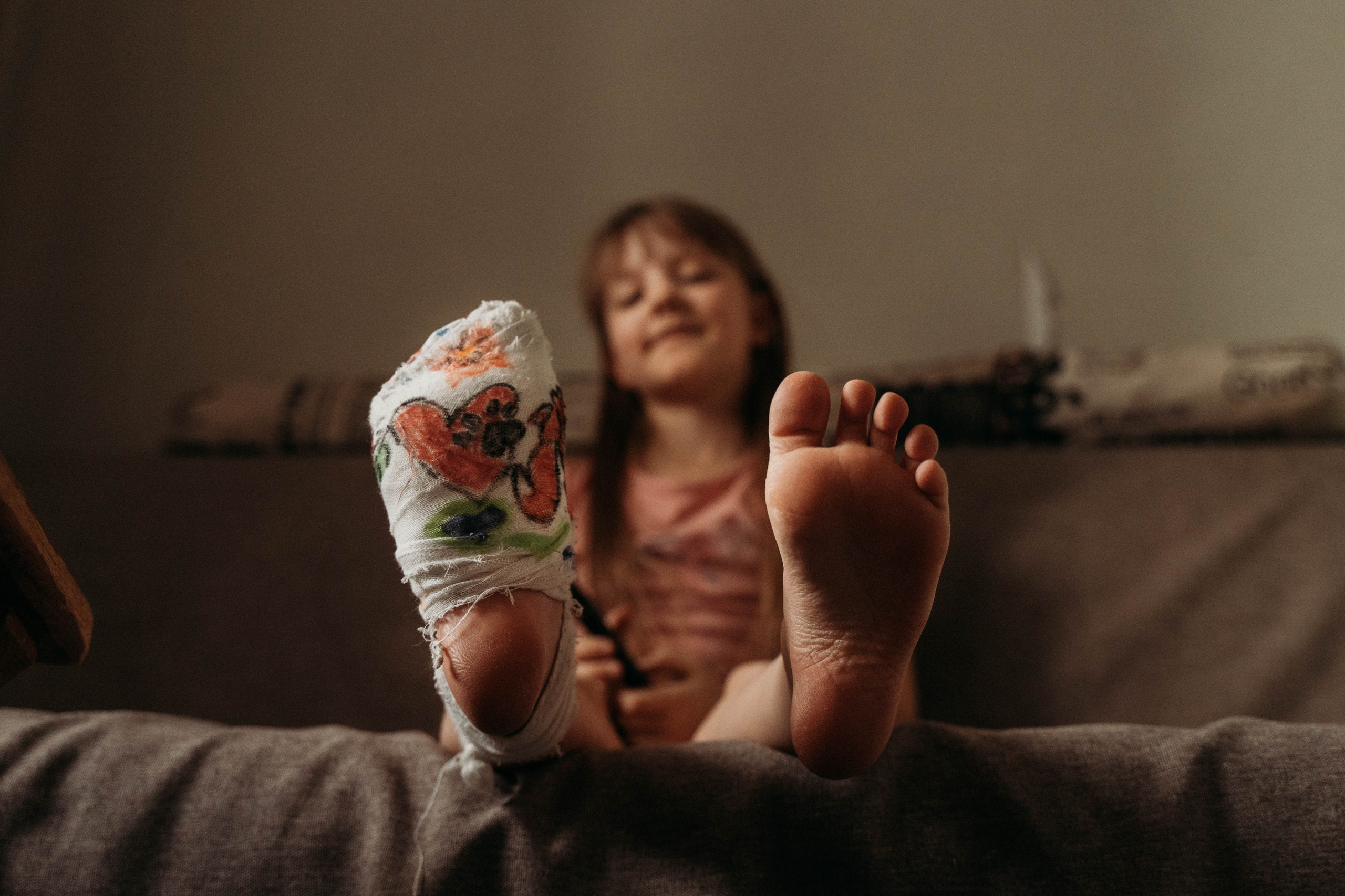 Устя и гипс. Семейный фотограф в Москве Алёна Шестунова