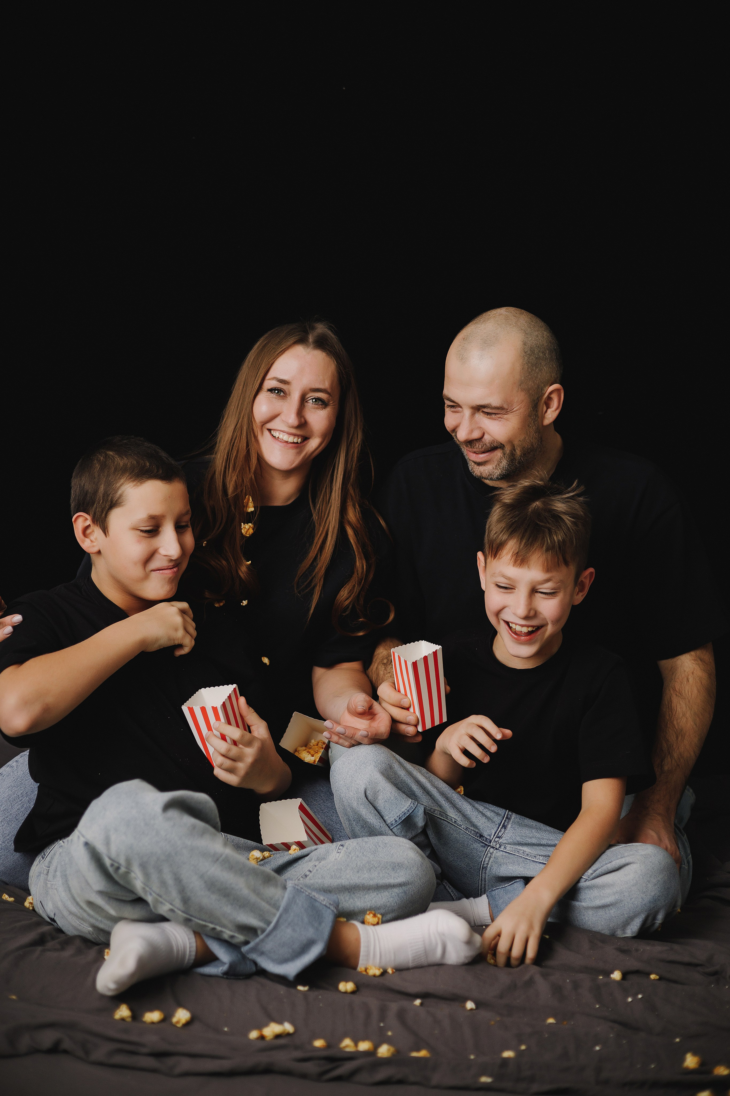 Фотография семьи в фотостудии Туапсе