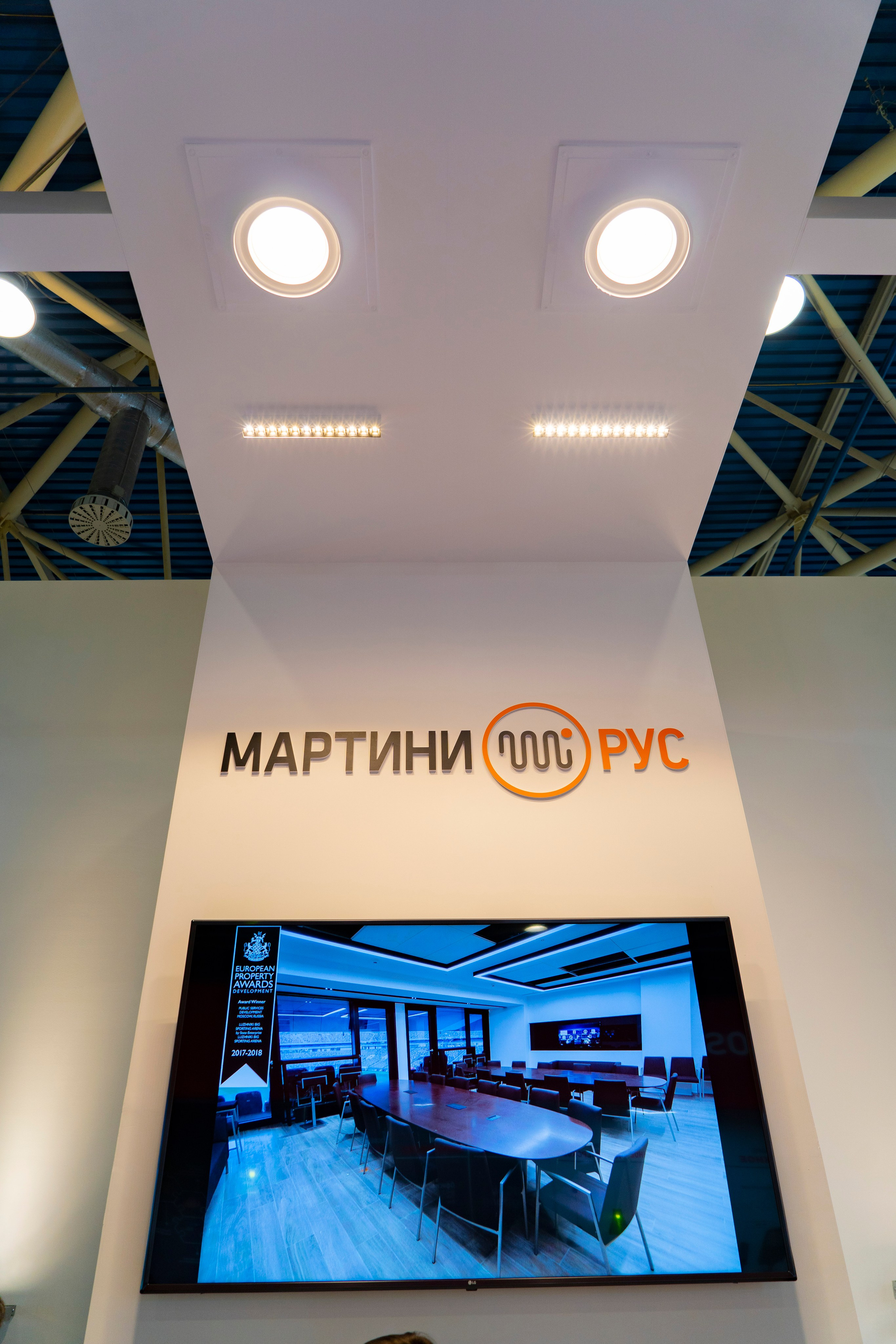 Выставочные стенды. Профессиональный портретный фотограф в Москве Владимир Глаголев