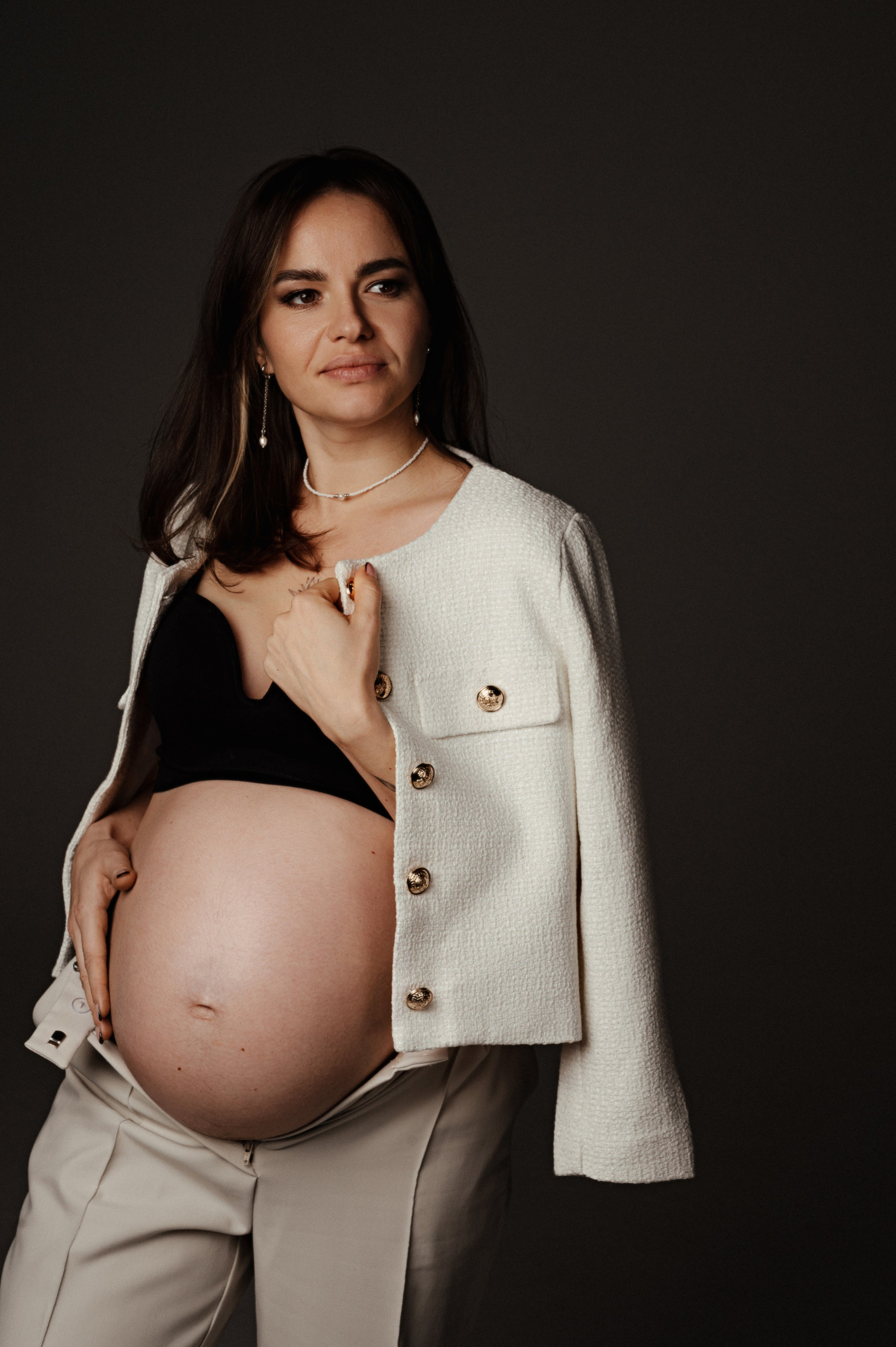 Валерия. Профессиональный фотограф беременности в СПБ. Стильные фотосессии беременности в стиле минимализм и классическая фотография