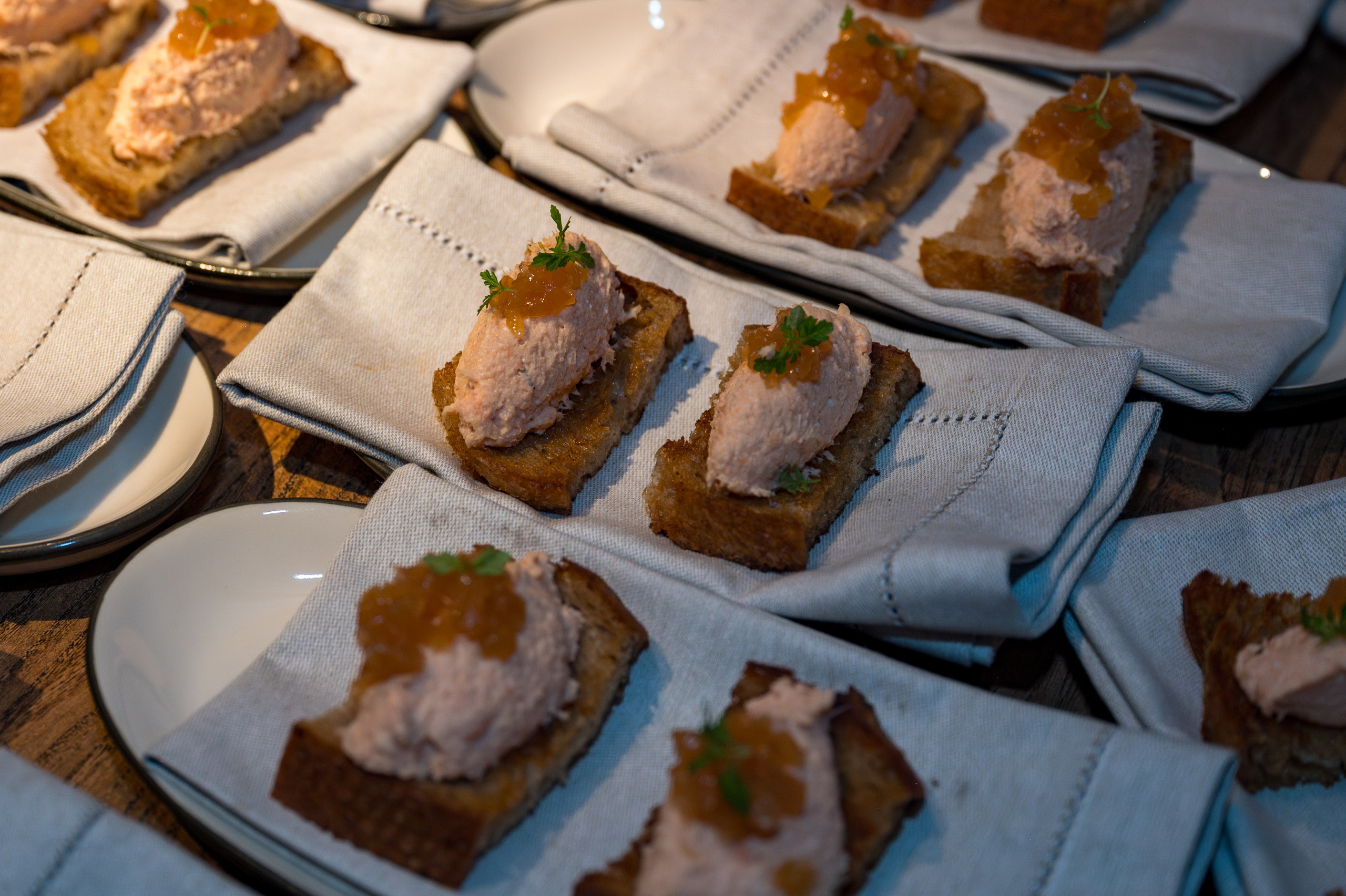 Гастрономический ужин в ресторане Co-Co Chalet. Репортажный фотограф в Красной Поляне и Сочи Павлюченко Екатерина